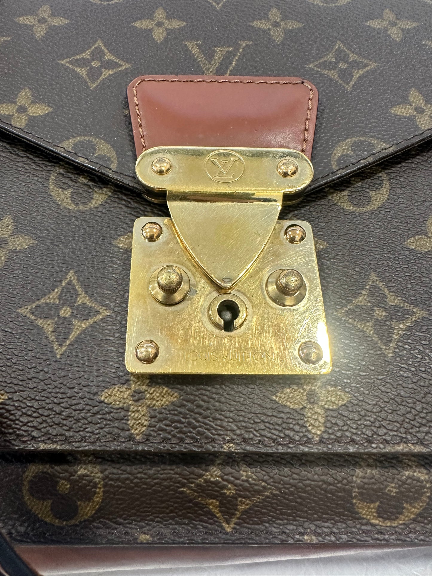 016949 - Louis Vuitton Monceau 28