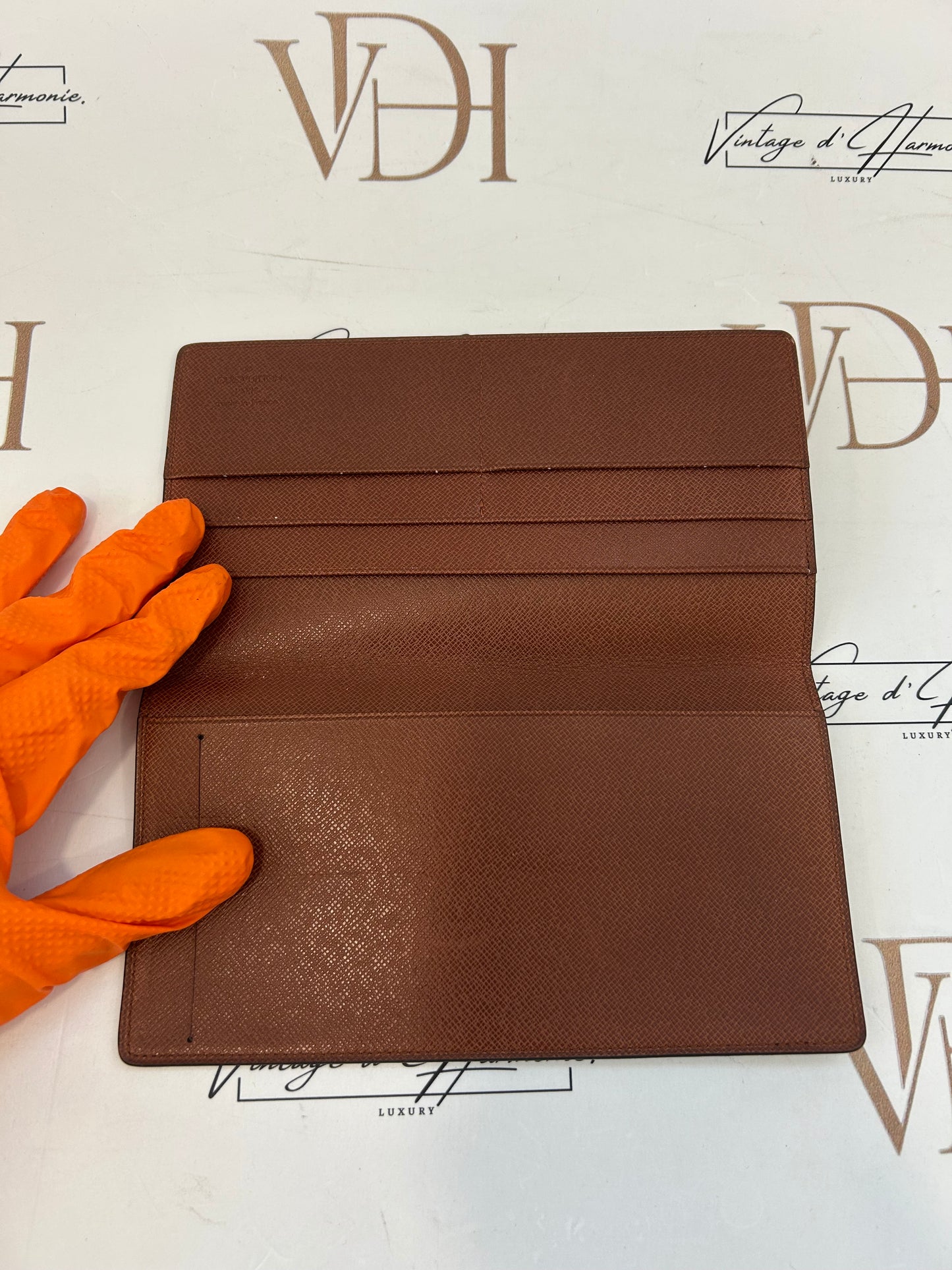 017344 - LV Wallet