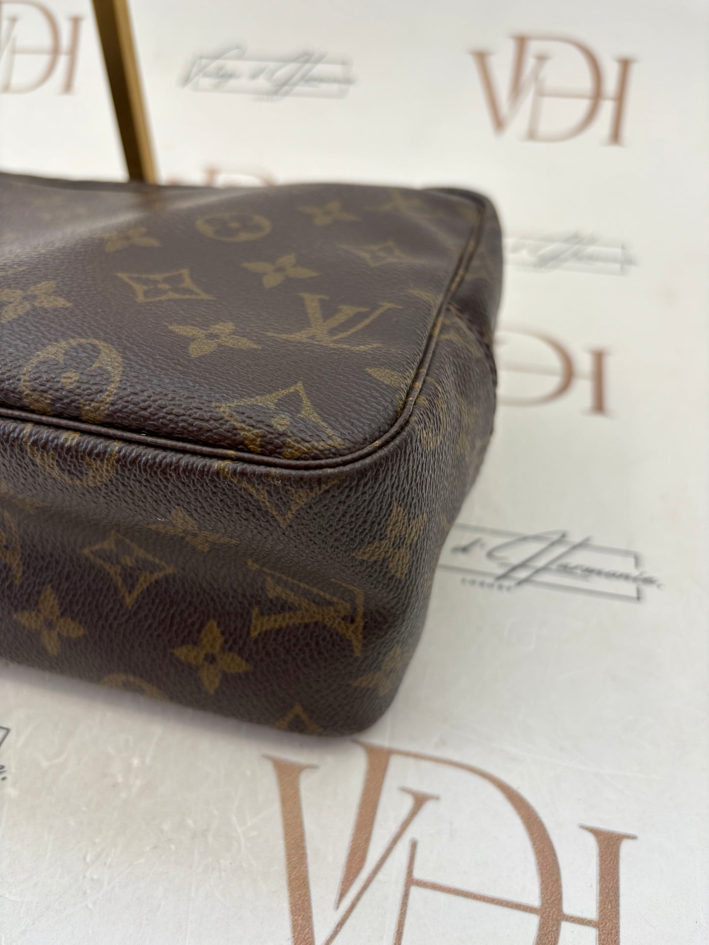 017645 - Louis Vuitton Trousse Toilette 28