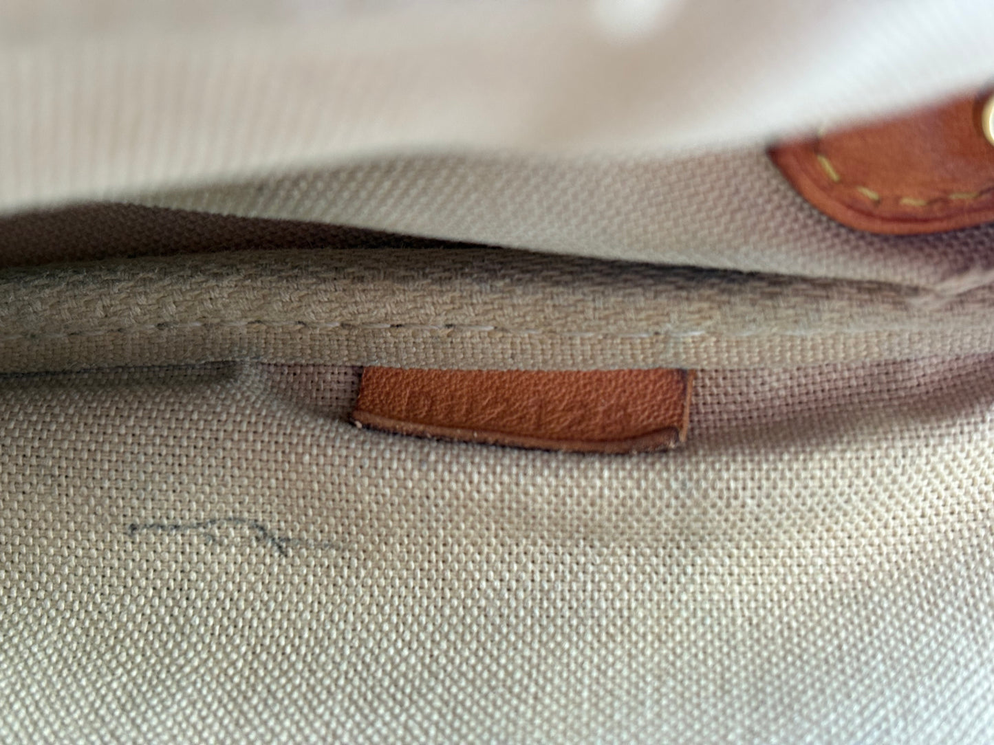 383613 - Louis Vuitton Favorite