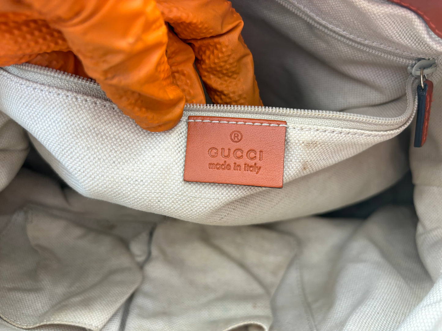 384043 - Gucci Sukey