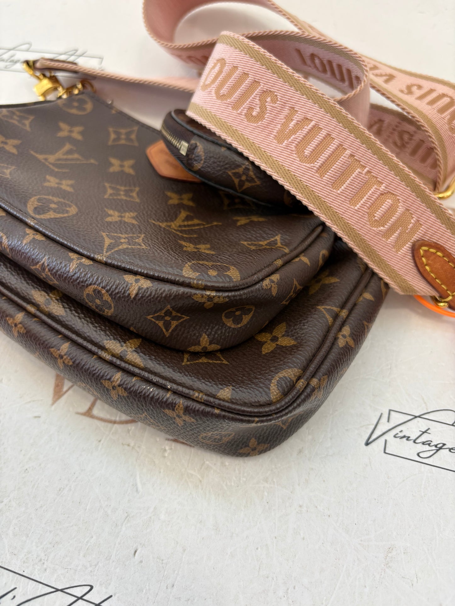 384068 - Louis Vuitton Multipochette