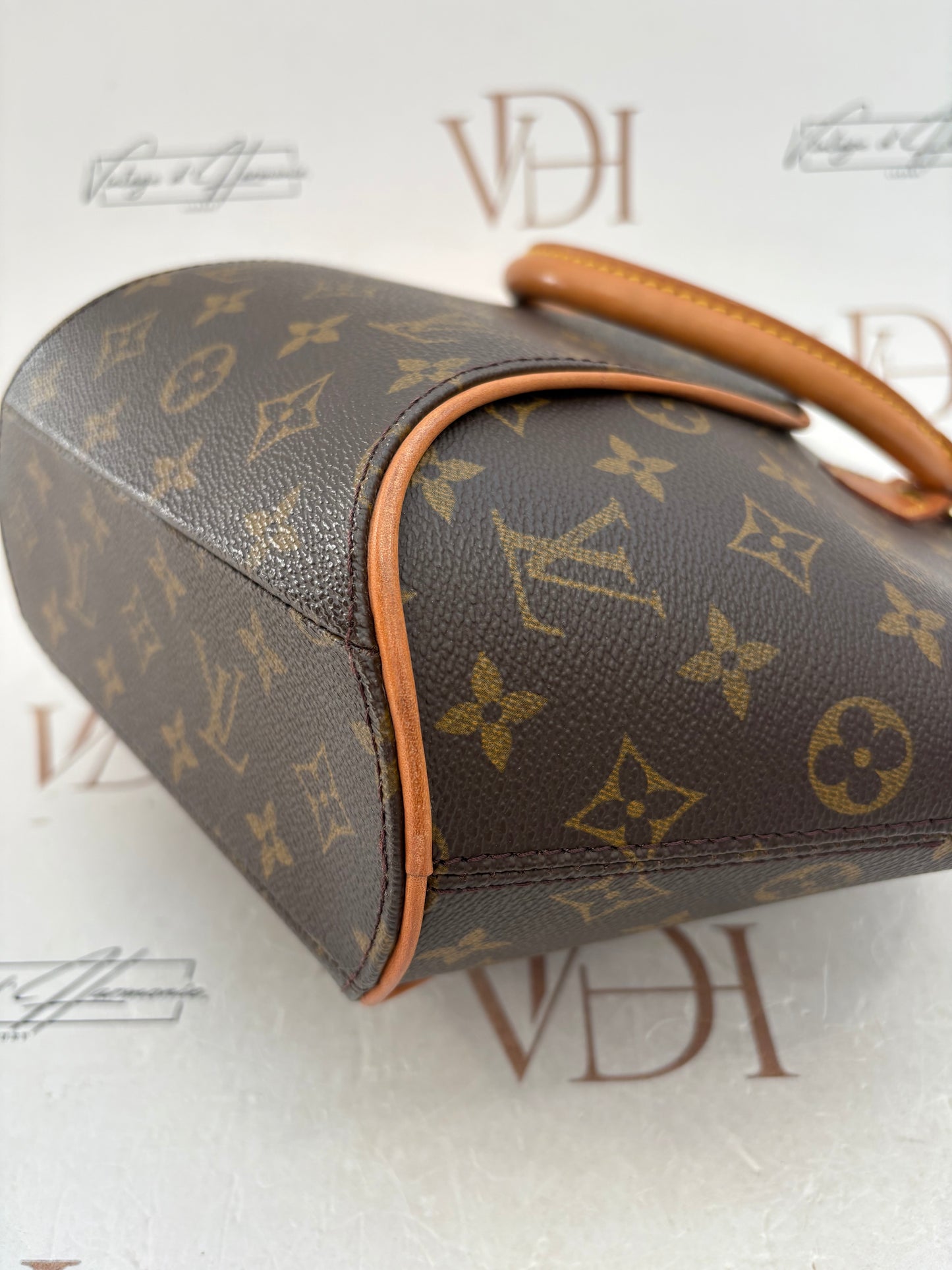 018890 - Louis Vuitton Ellipse PM