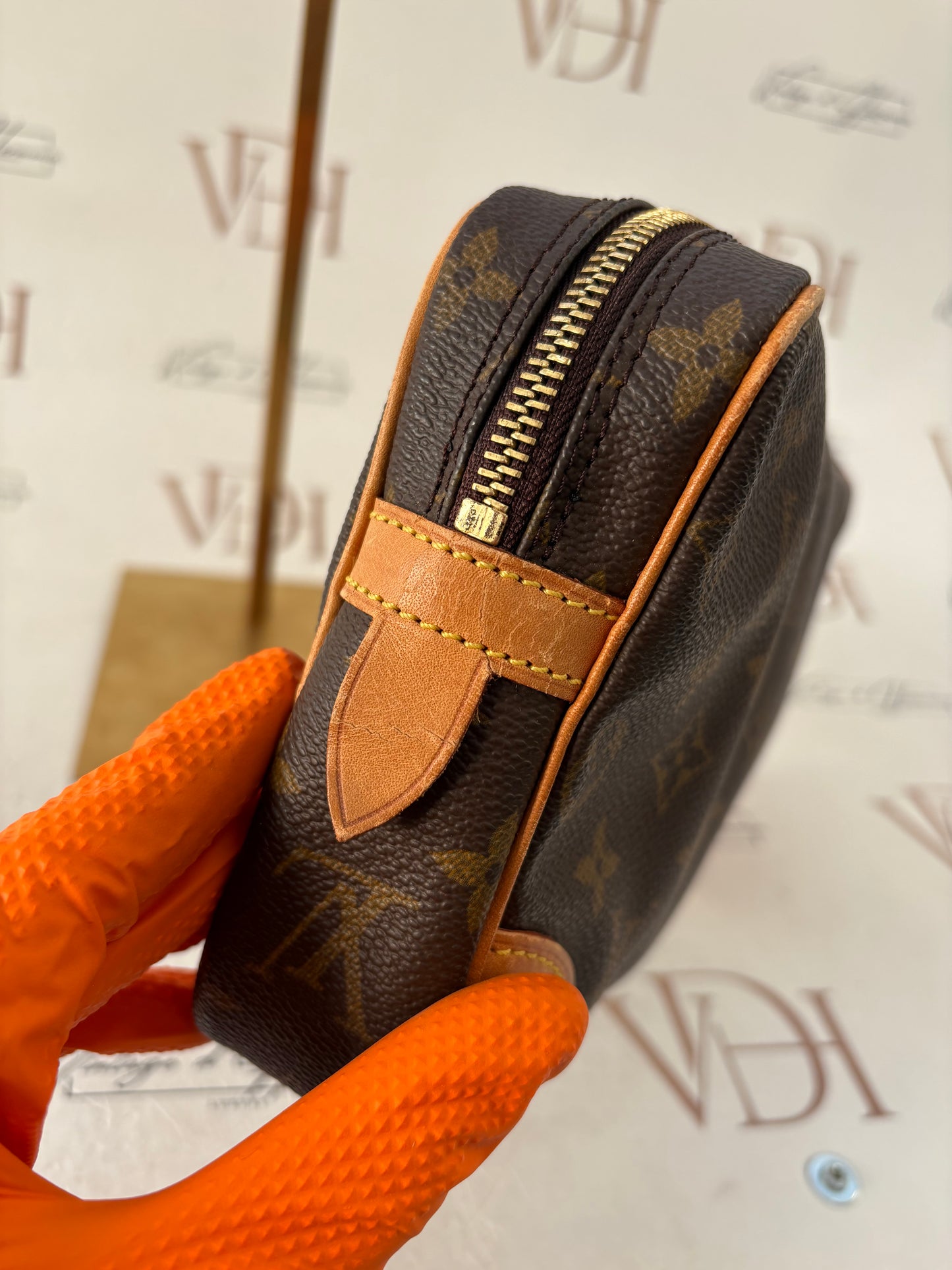 018939 - Louis Vuitton Dragonne GM