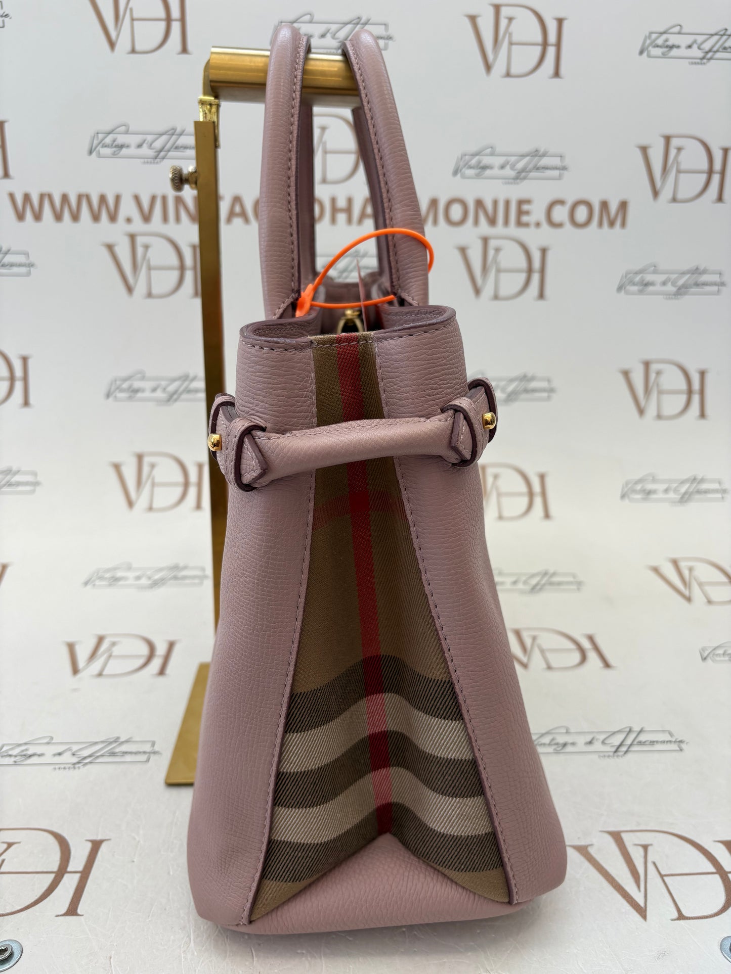 383288 - Burberry The Banner