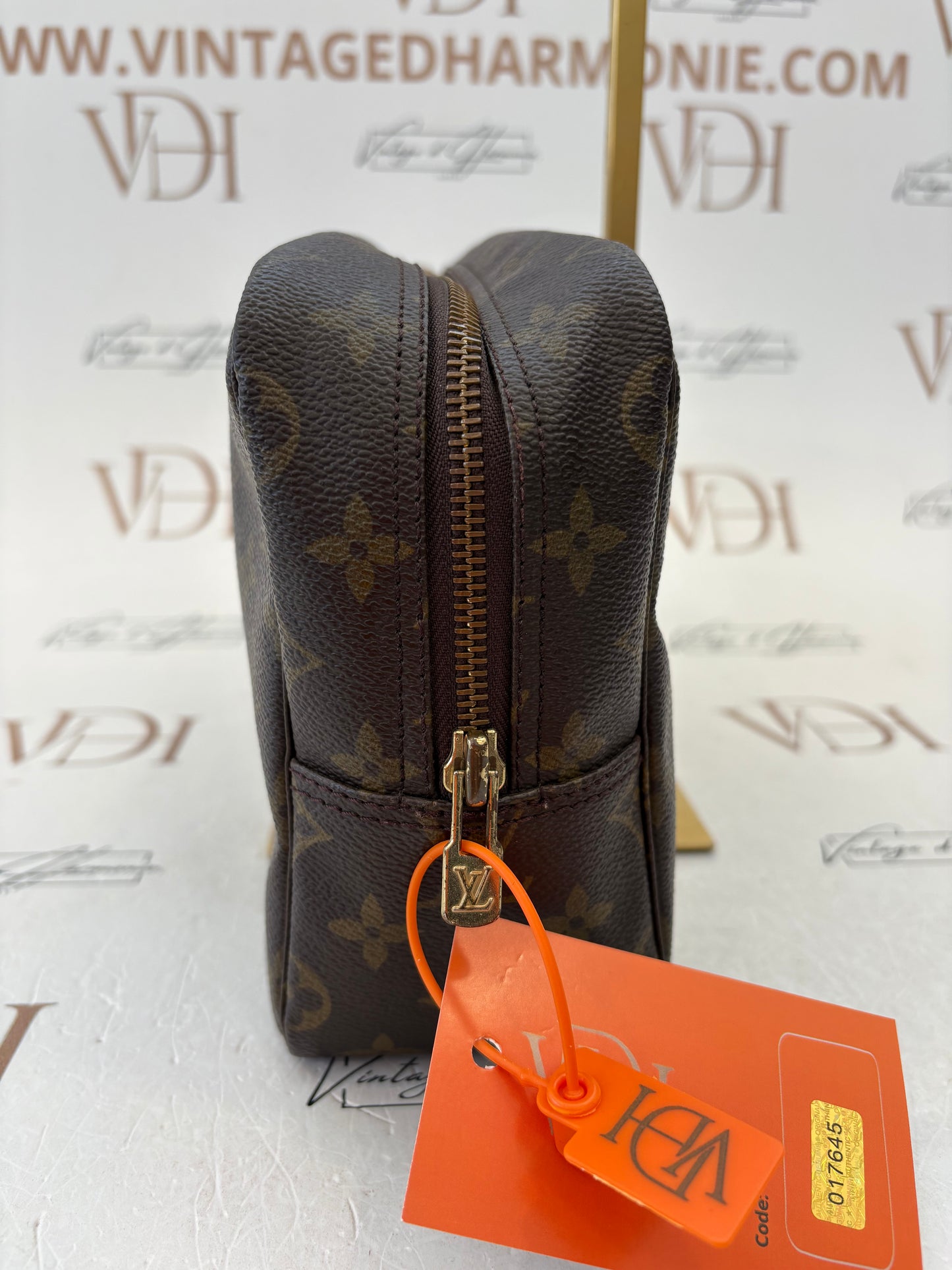 017645 - Louis Vuitton Trousse Toilette 28