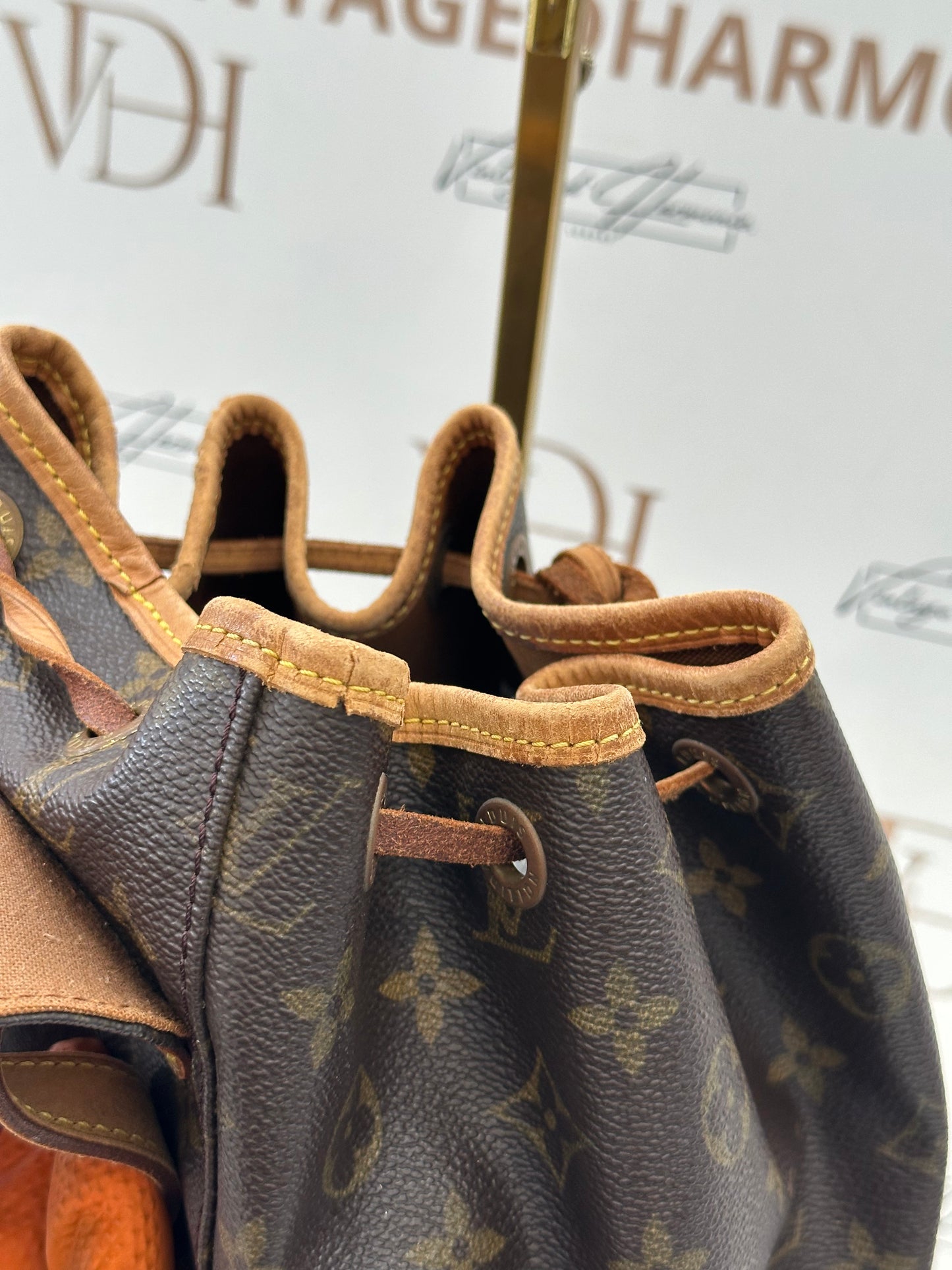 018721 - Louis Vuitton Montsouris MM