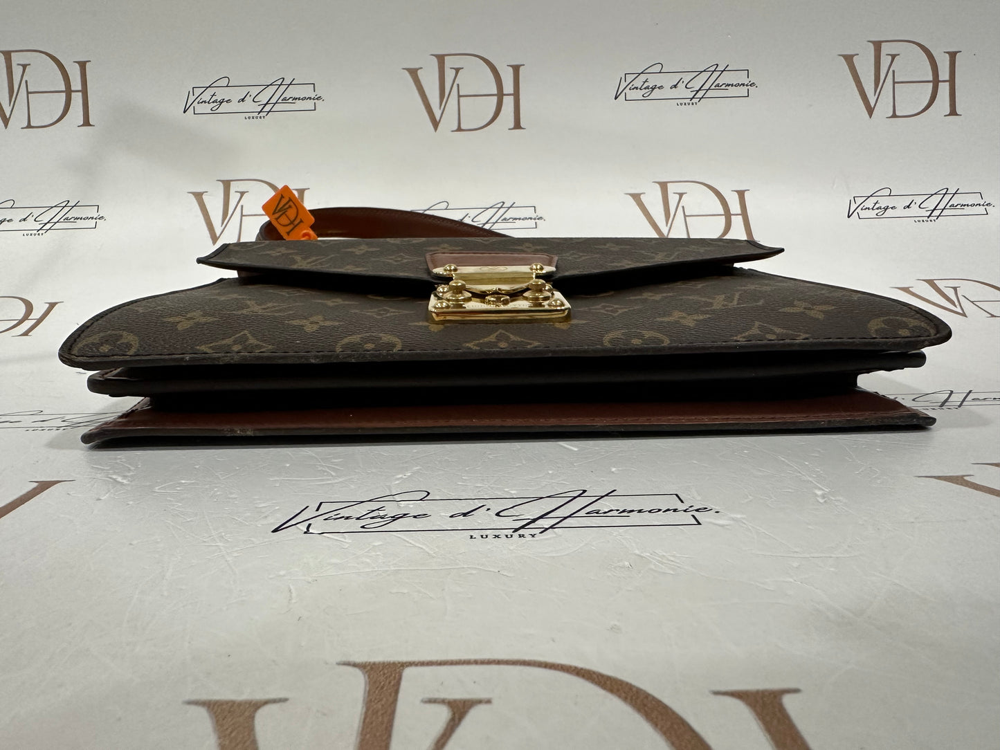 016872 - Louis Vuitton Concorde