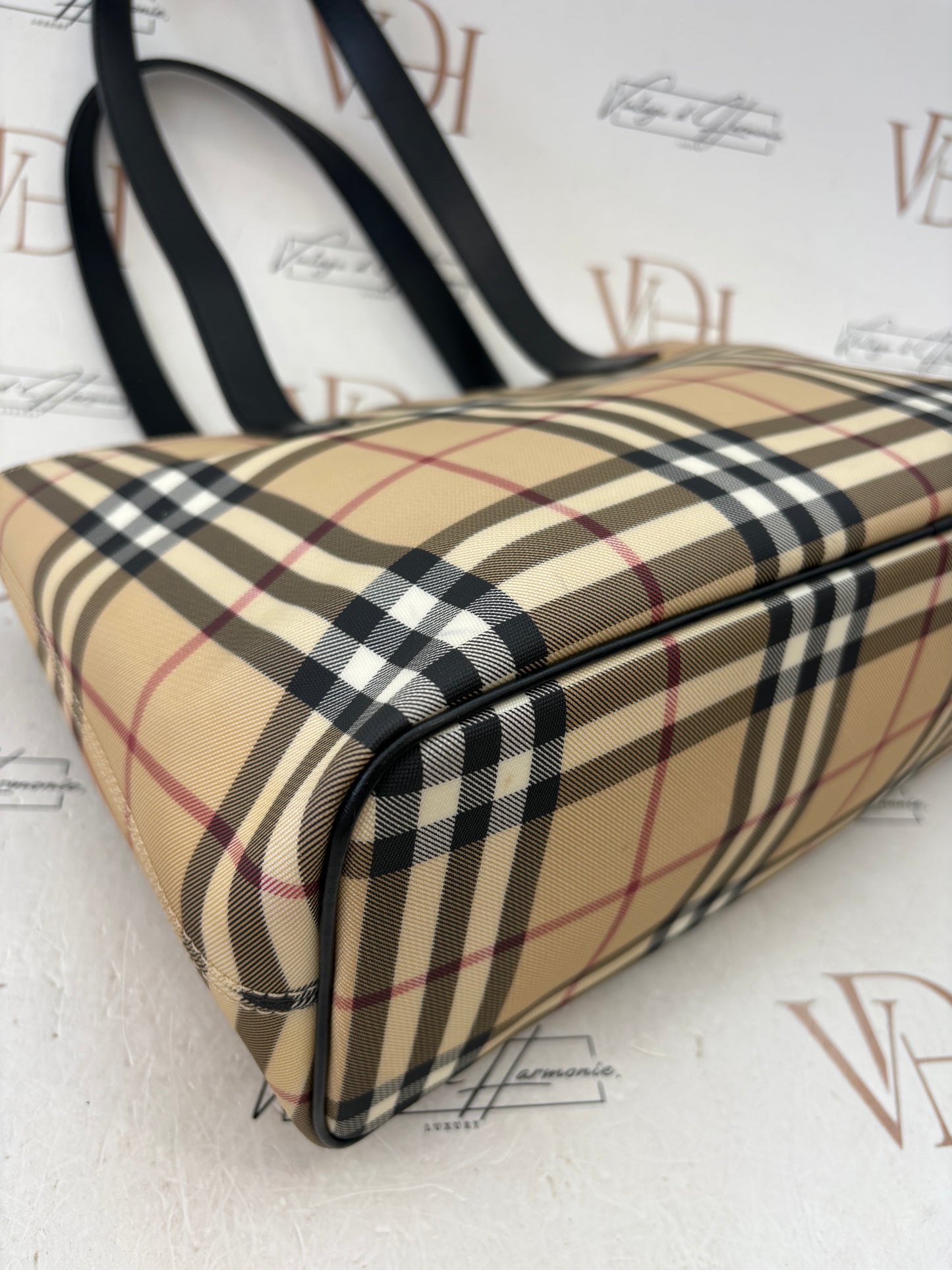 018079 - Burberry Beige
