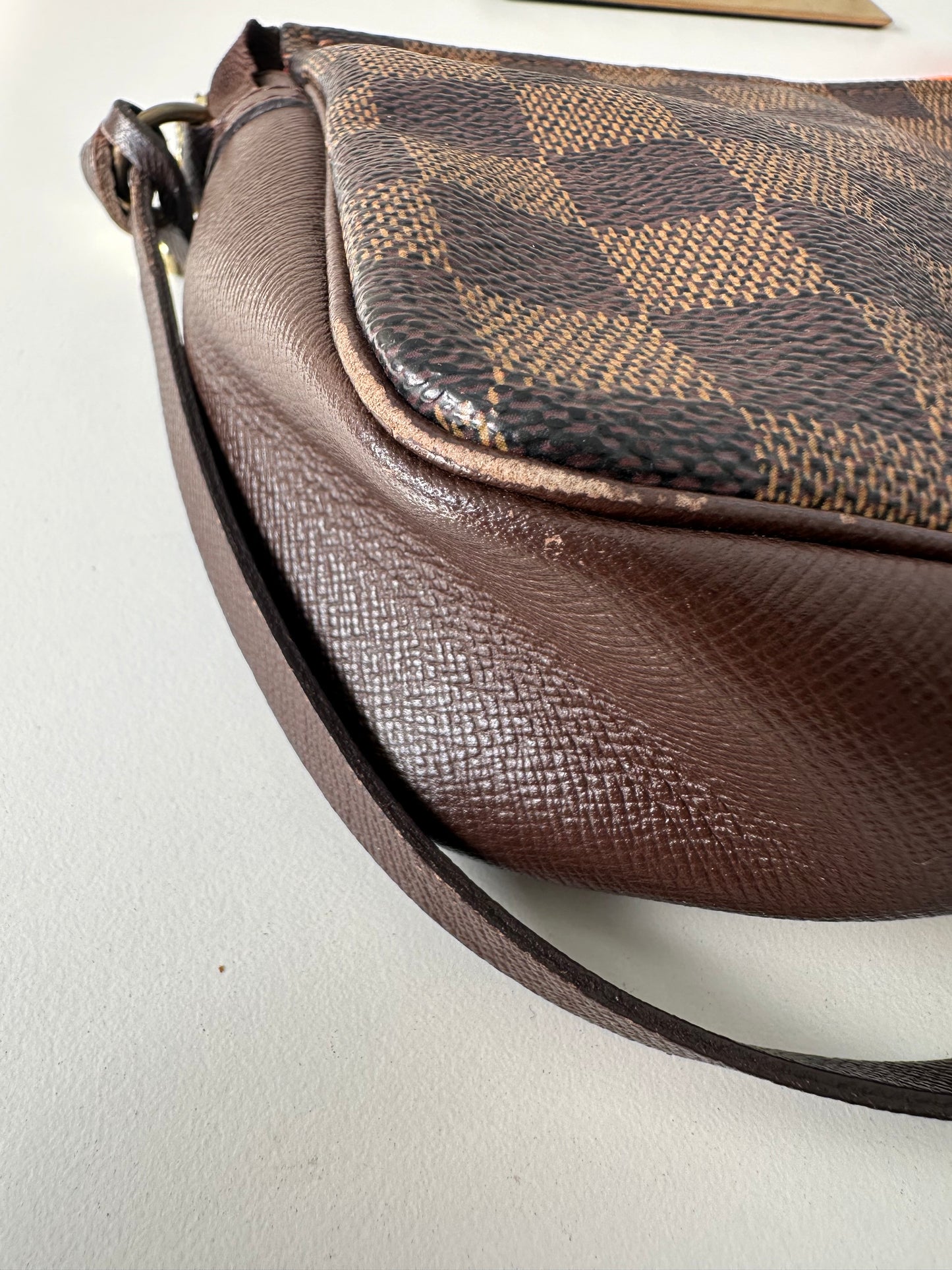 Louis Vuitton Pochette Damier