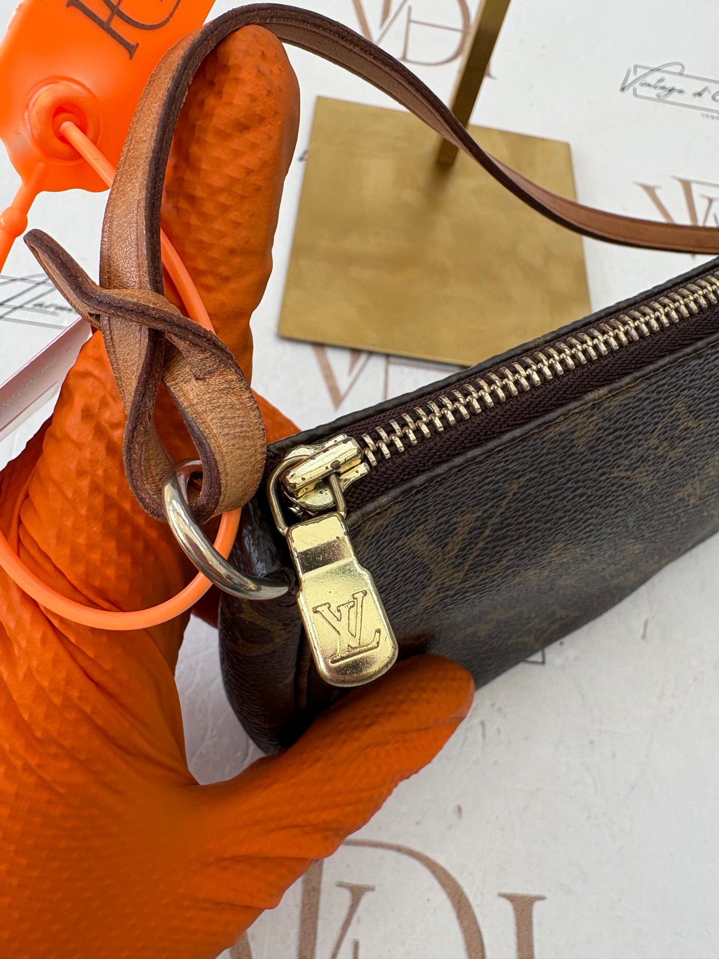 383156 - Louis Vuitton Pochette Accessoires