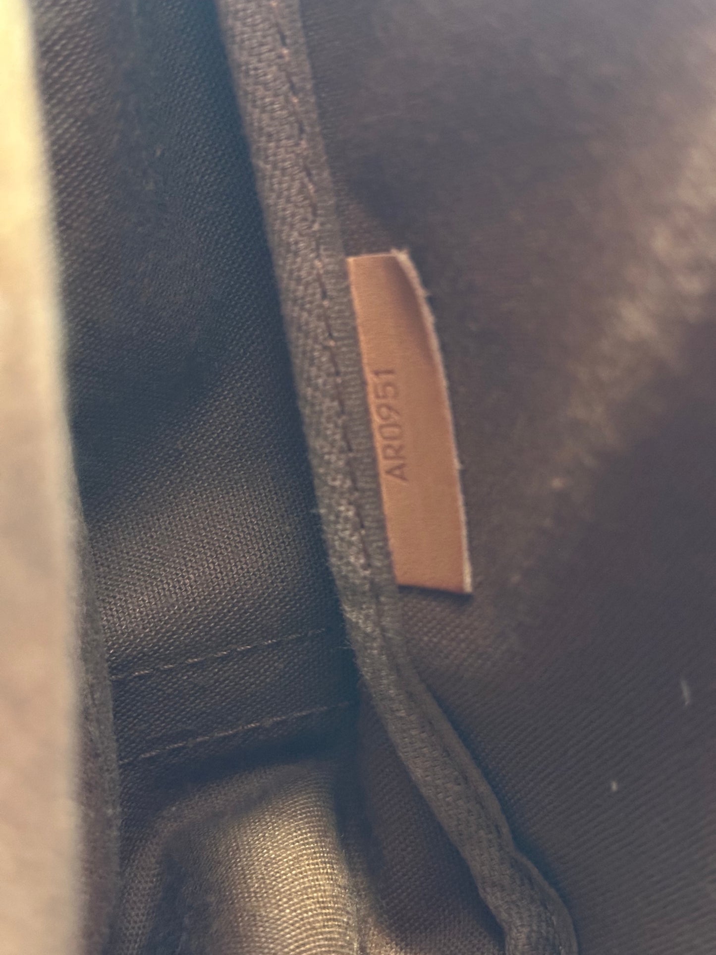 018125 - Louis Vuitton Saumur 35