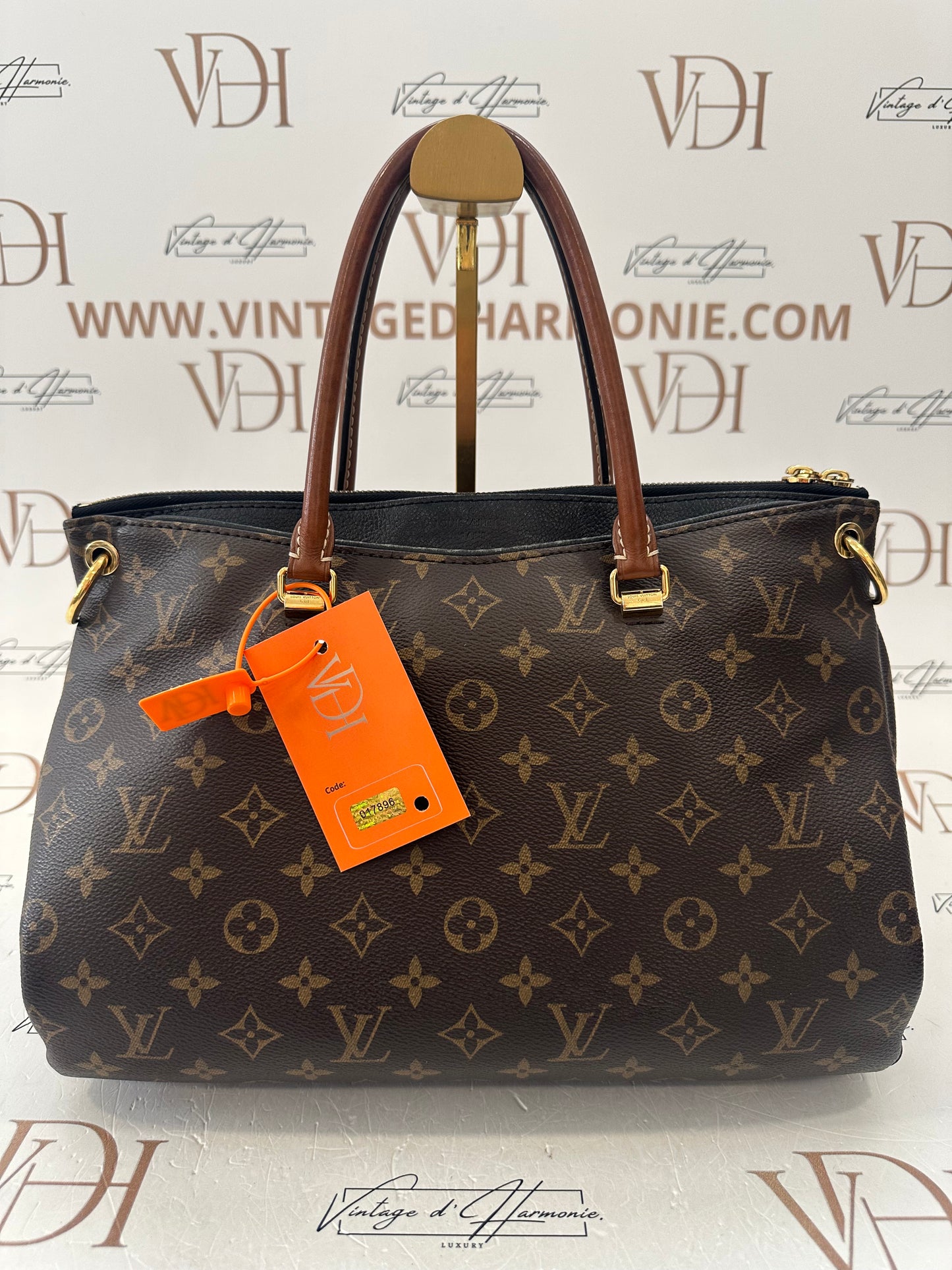017896 - Louis Vuitton Pallas