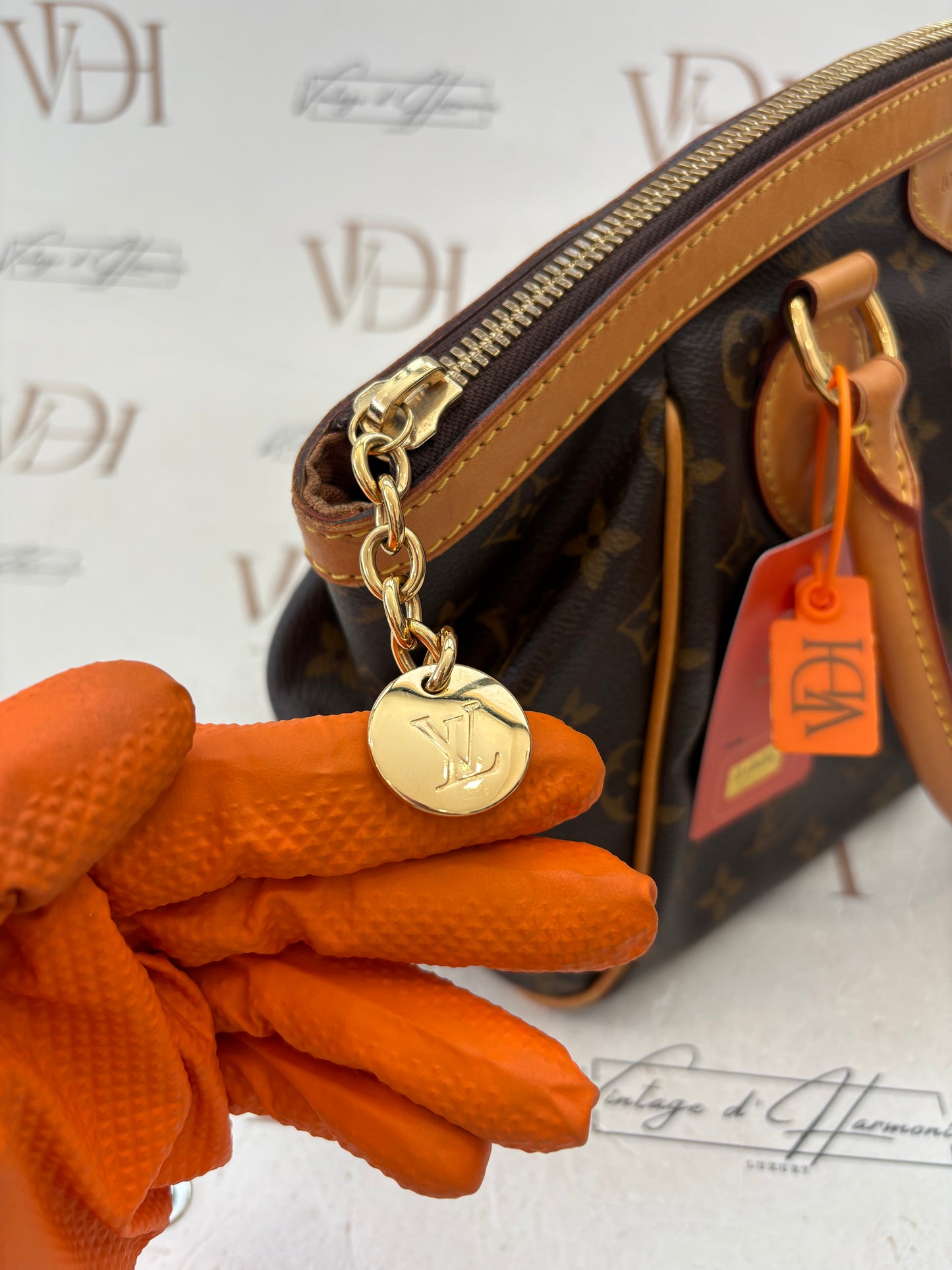 018592 - Louis Vuitton Tivoli PM