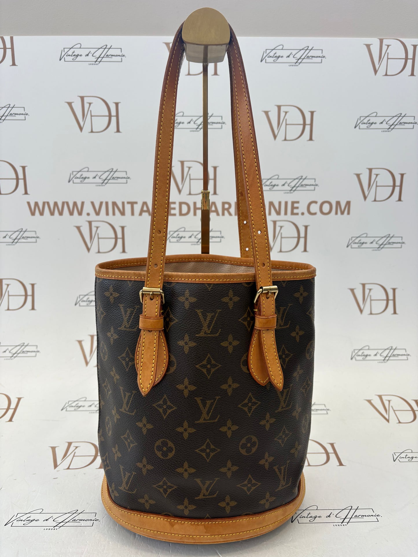 019001 - Louis Vuitton Bucket PM