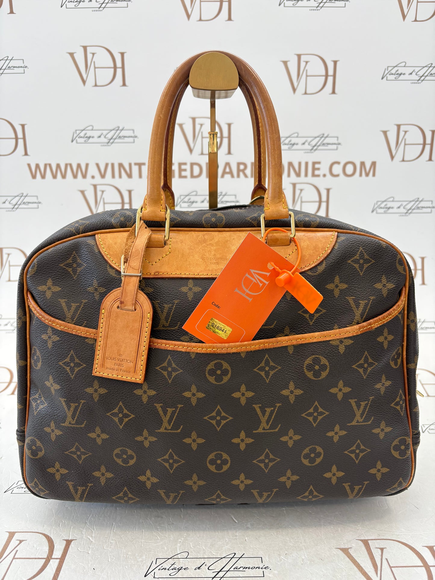 018941 - Louis Vuitton Deauville