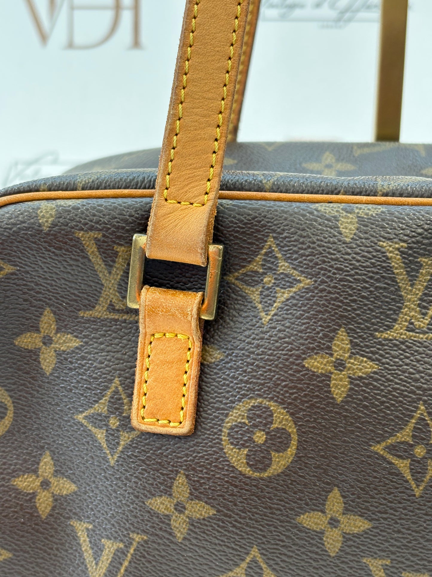 018257 - Louis Vuitton Cite MM