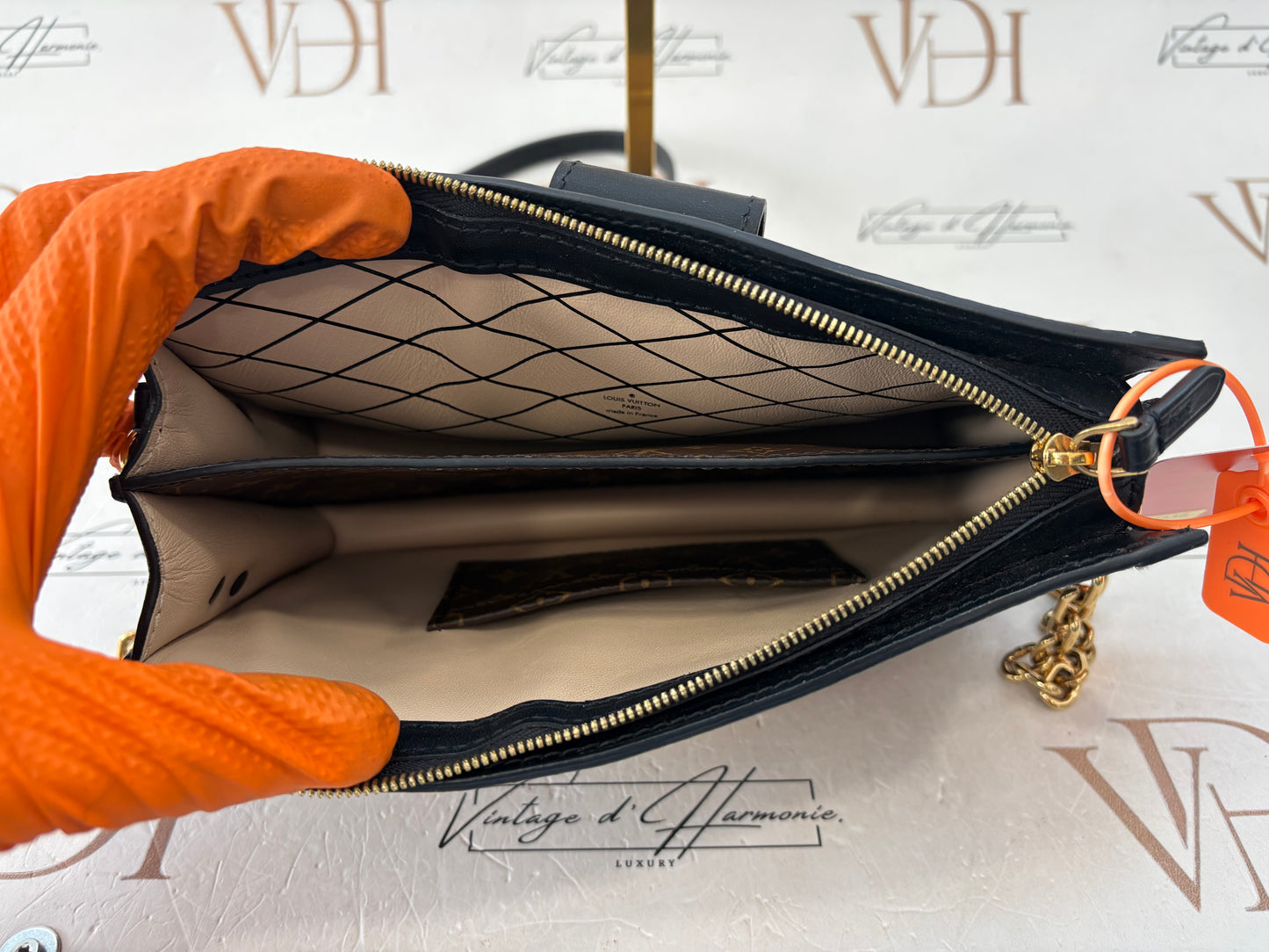 383336 - Louis Vuitton Clutch