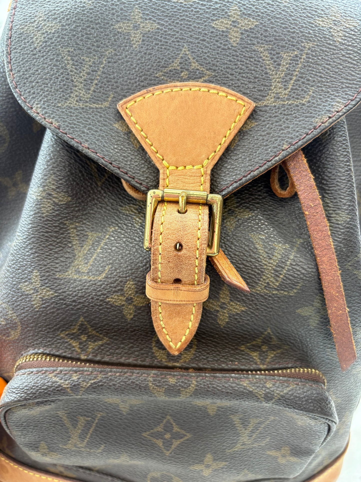 018879 - Louis Vuitton Montsouris MM