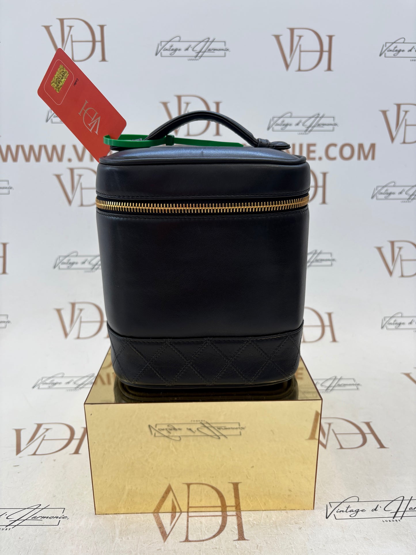 017089 - Chanel Black Lambskin Vanity