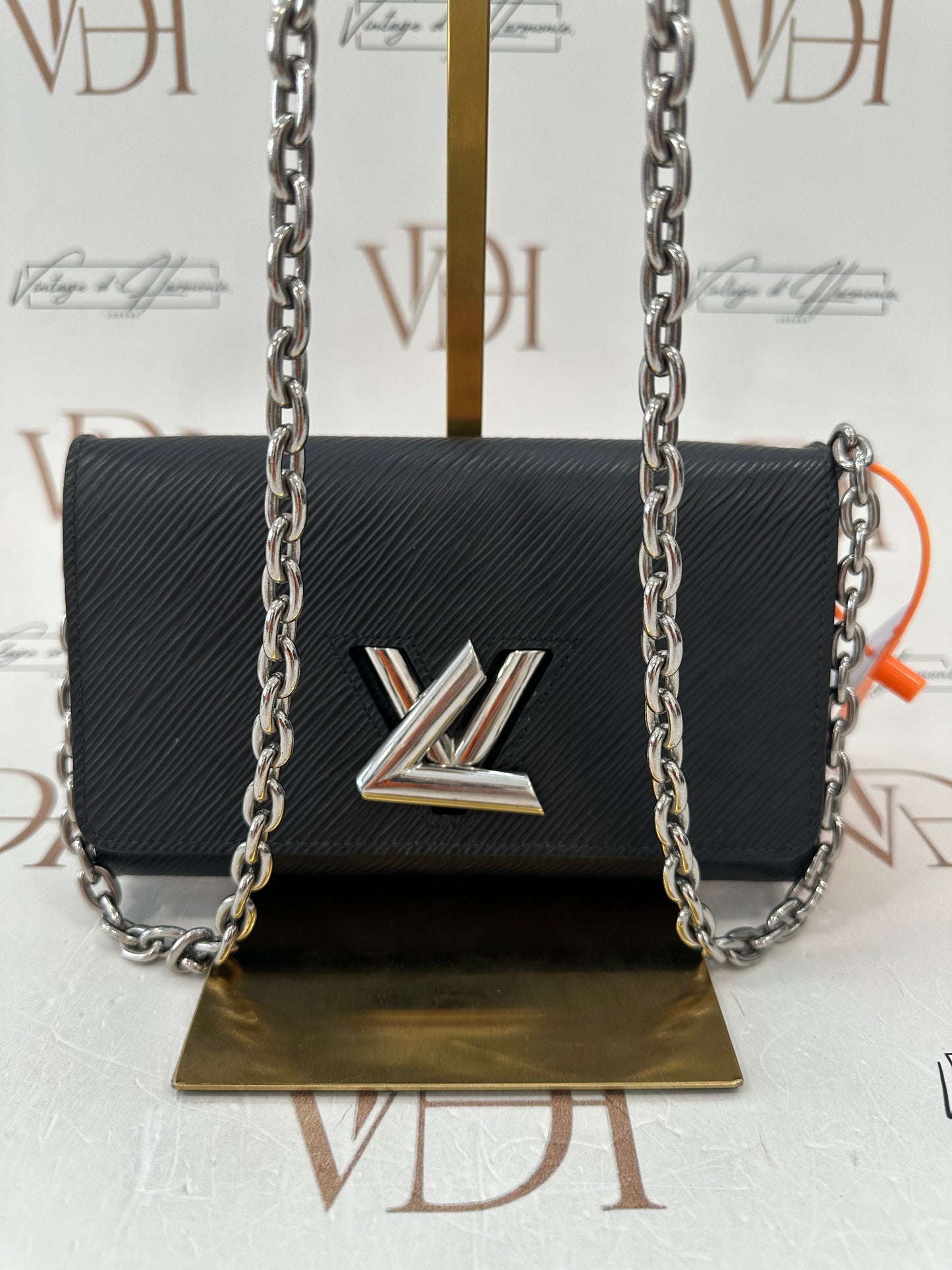102322 - Louis Vuitton Twist