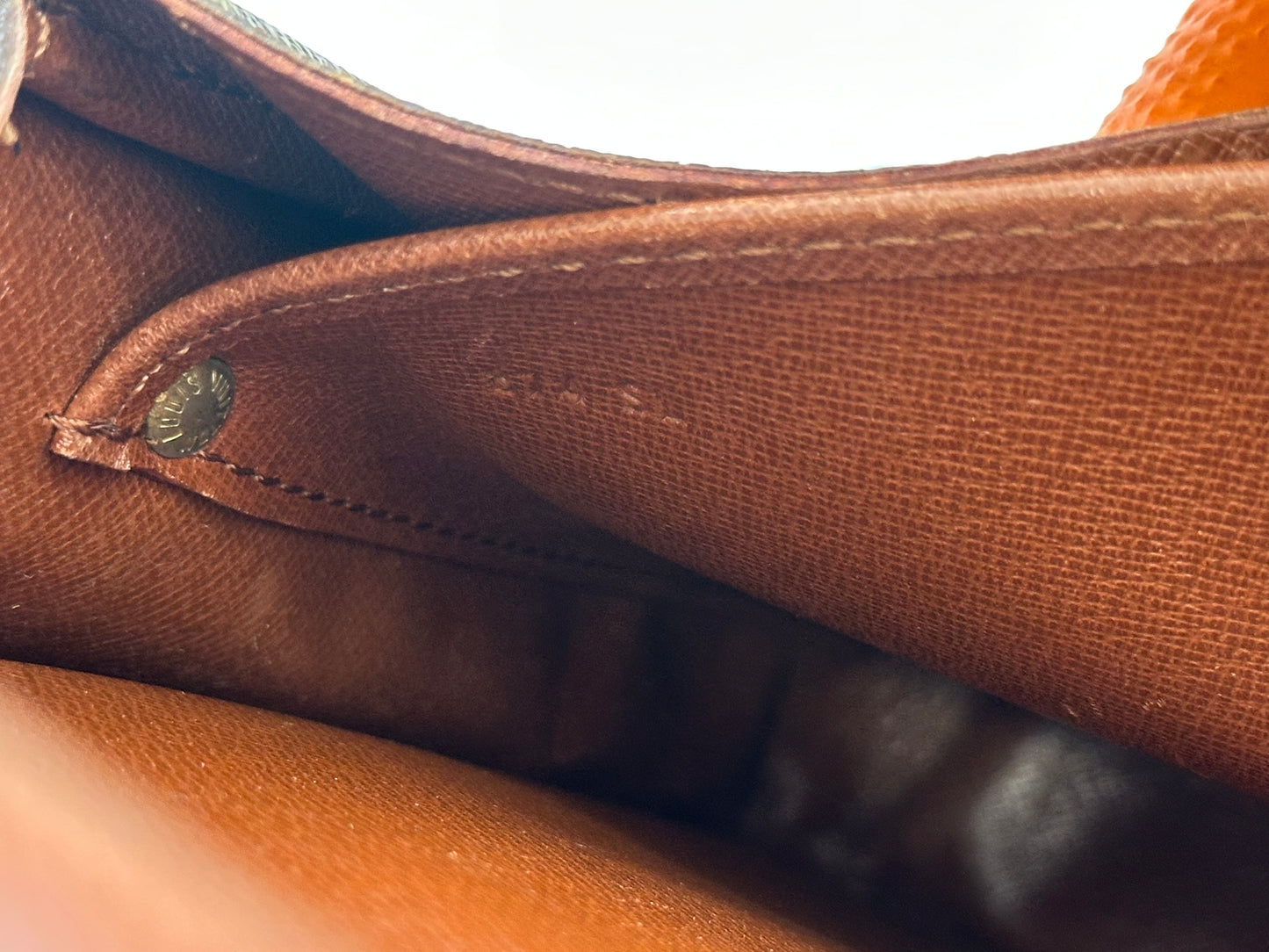 017925 - Louis Vuitton Cartouchiere