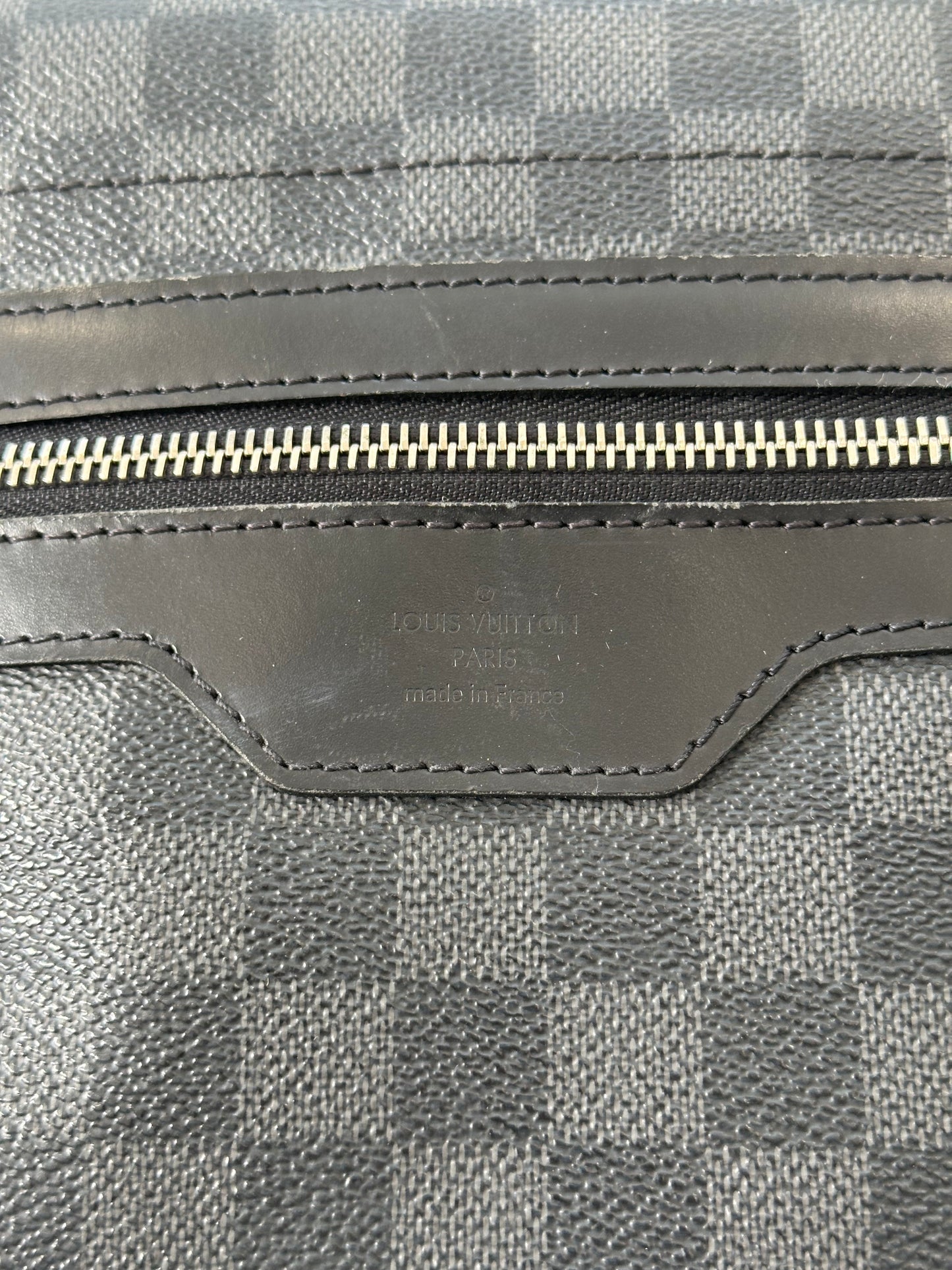 200815 - Louis Vuitton Messenger