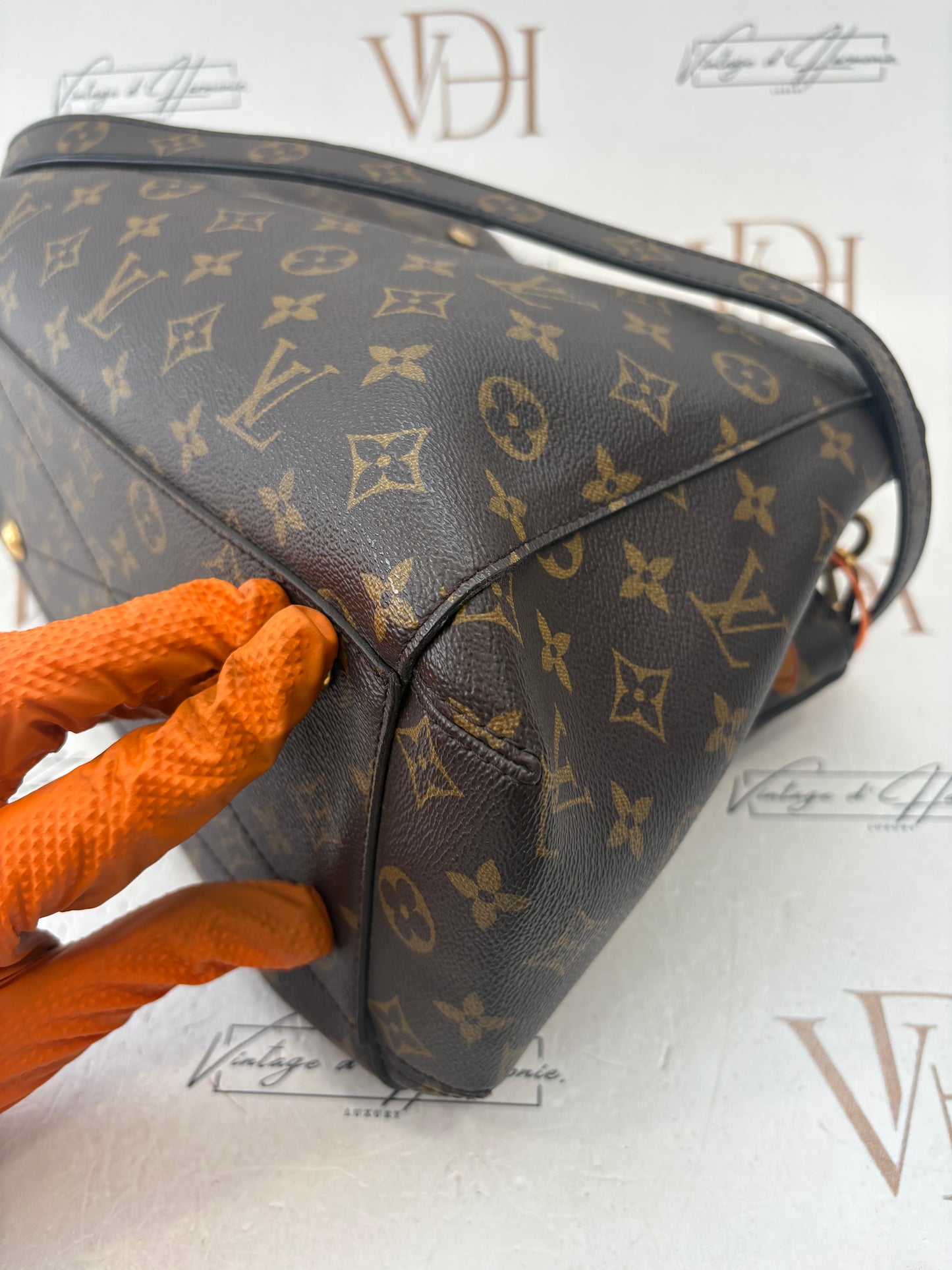 384100 - Louis Vuitton Montaigne