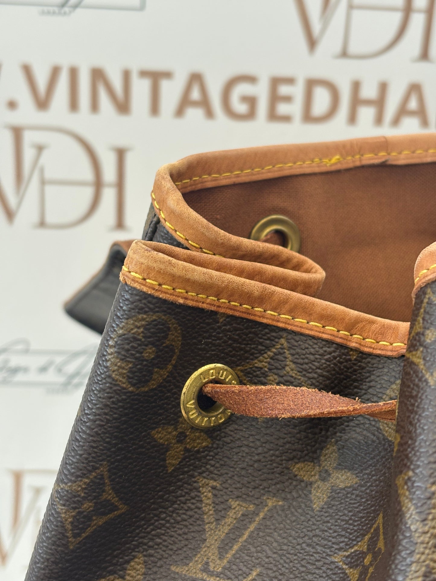 018911 - Louis Vuitton Montsouris GM