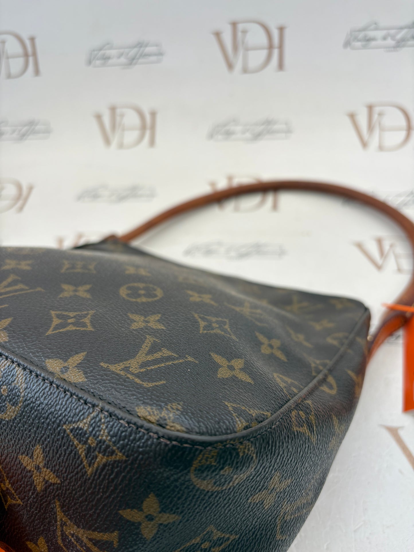 018130 - Louis Vuitton Looping MM