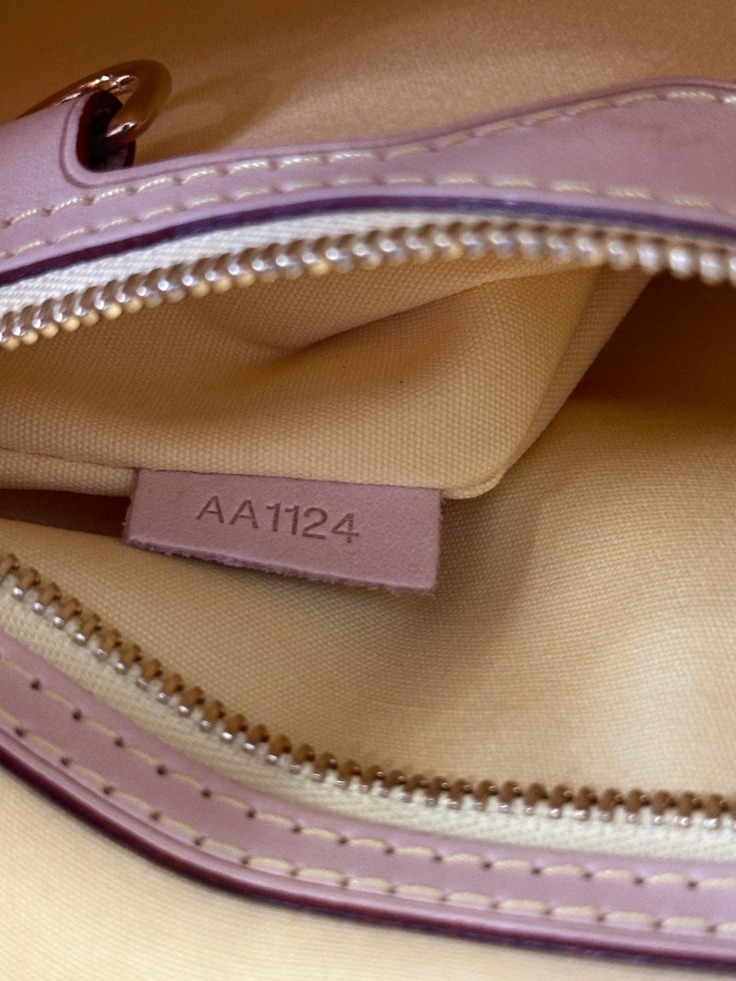 382690 - Louis Vuitton Brea