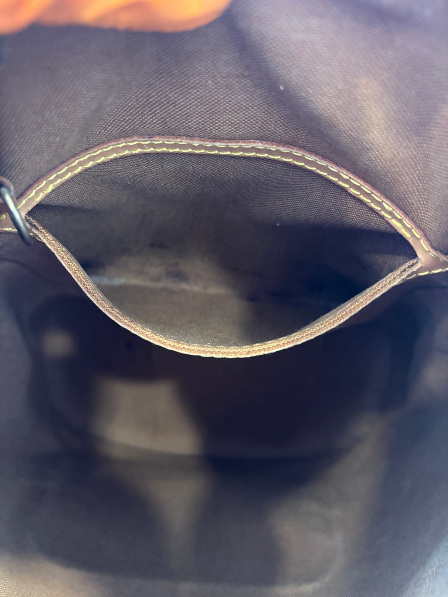 018612 - Louis Vuitton Montsouris MM