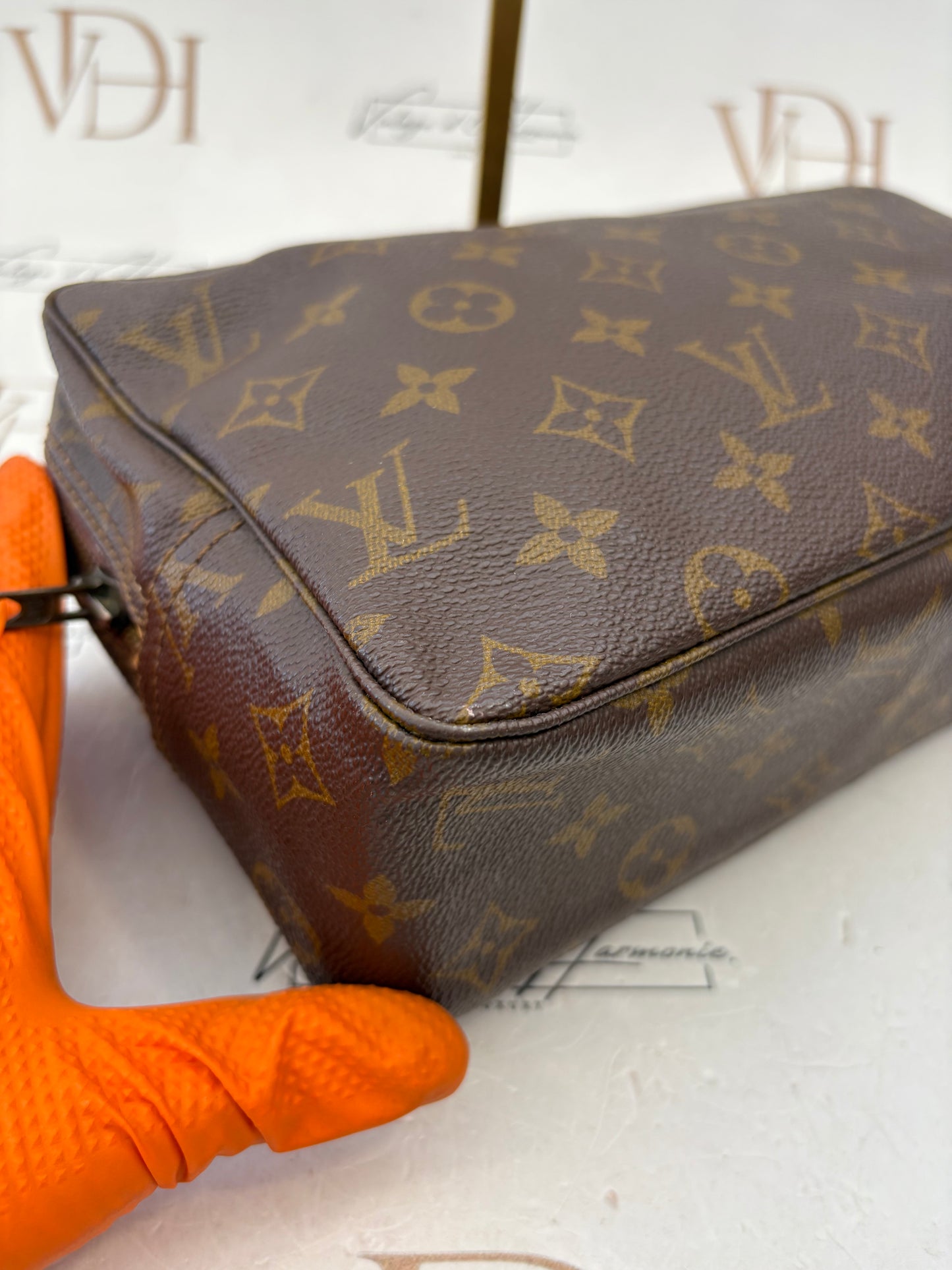 017737 - Louis Vuitton Trousse Toilette 28