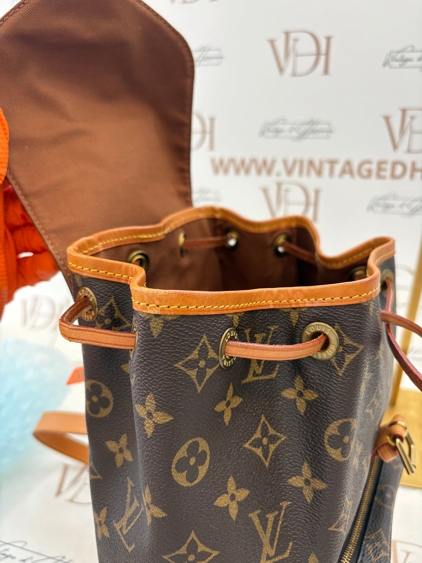 018347 - Louis Vuitton Montsouris MM