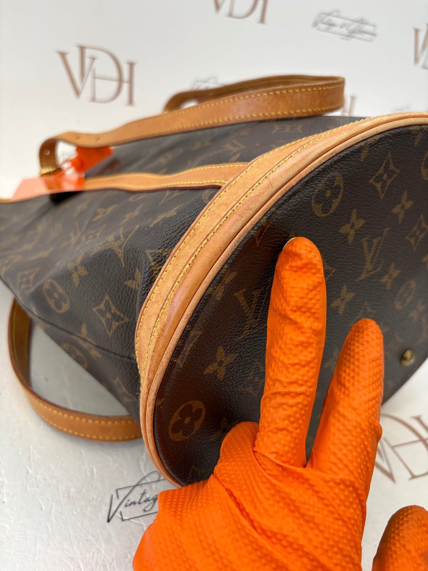 018844 - Louis Vuitton Bucket GM