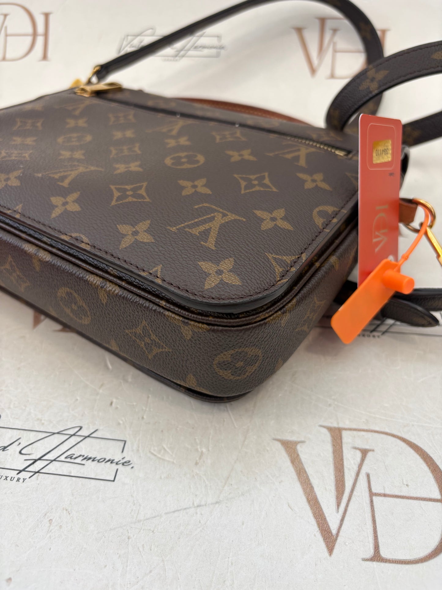 384110 - Louis Vuitton Metis
