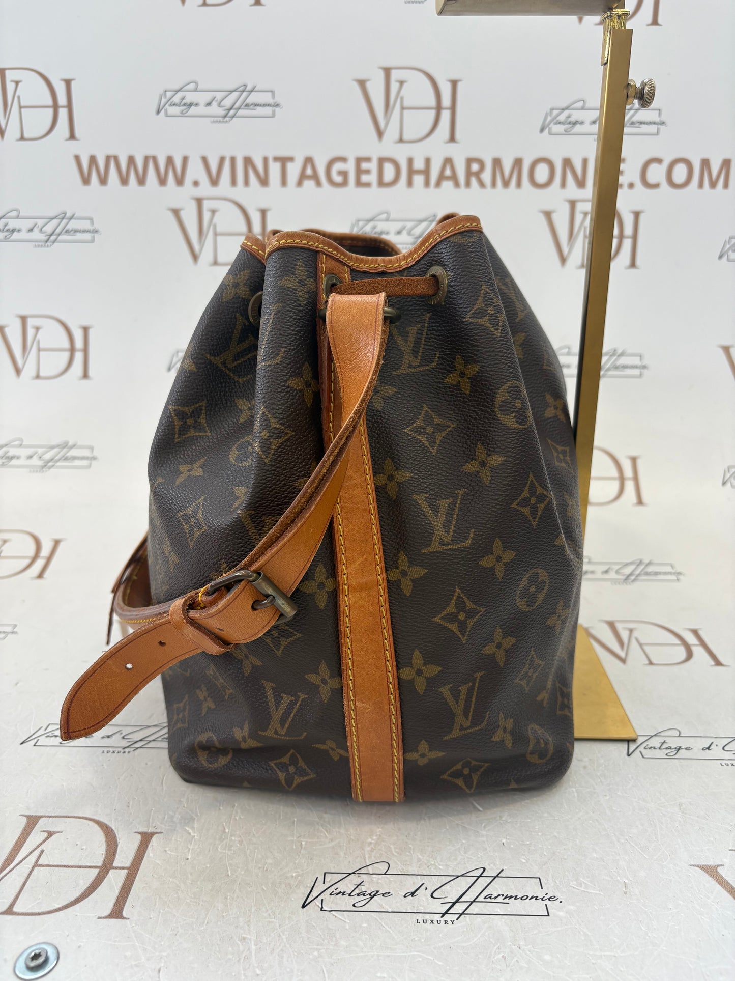 018524 - Louis Vuitton Petite Noé
