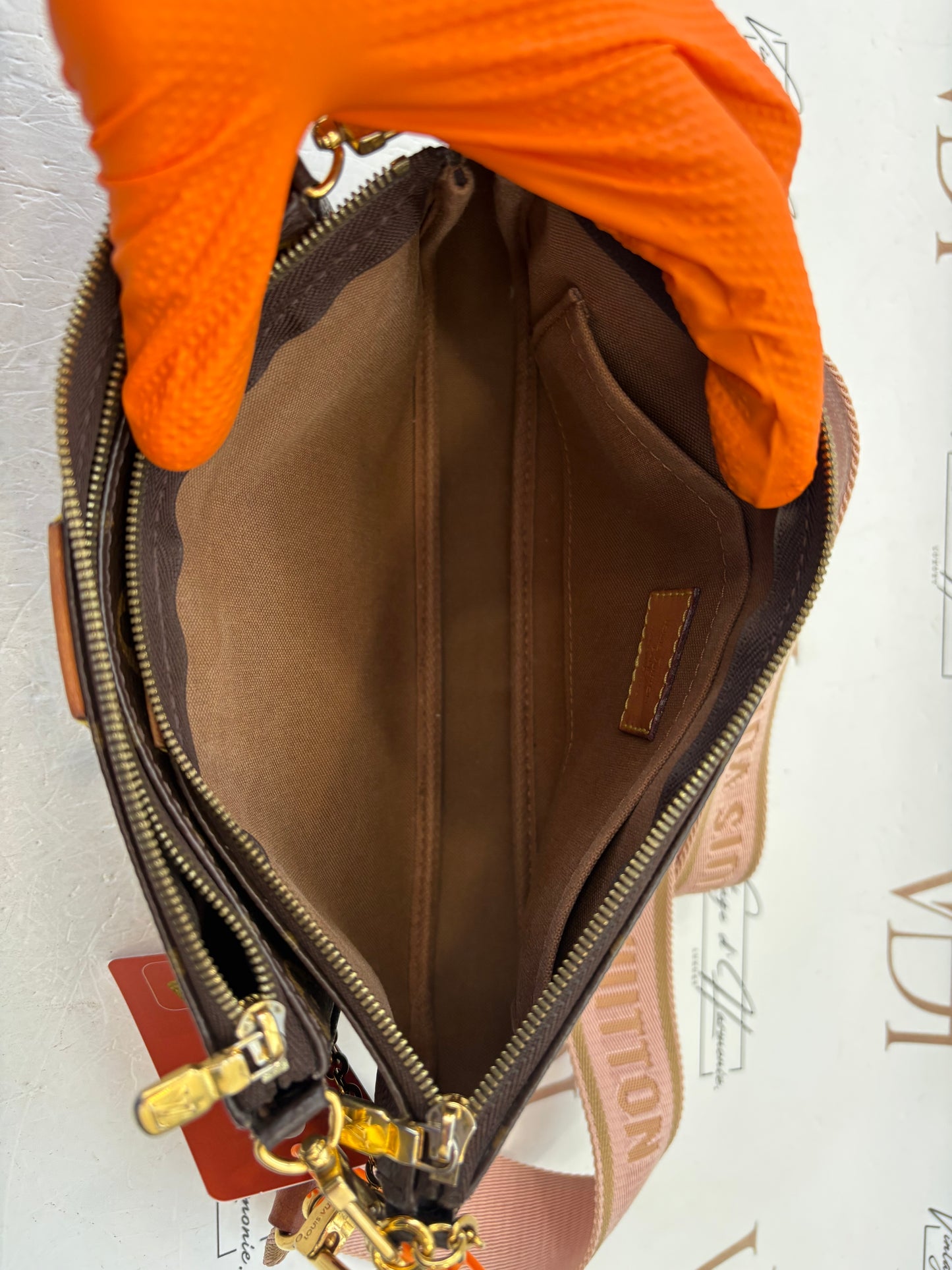 384068 - Louis Vuitton Multipochette