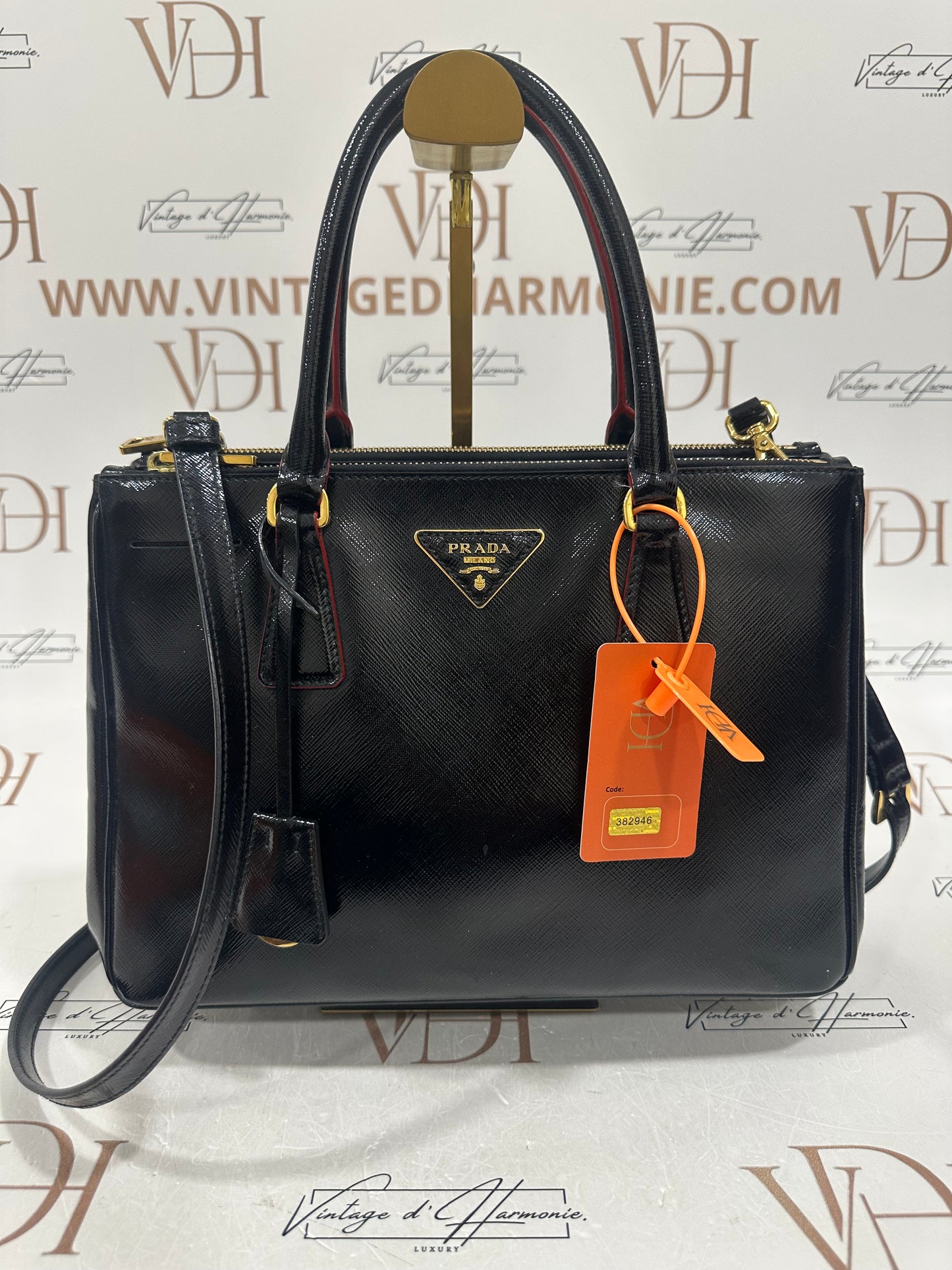 382946 - Prada Galleria Black