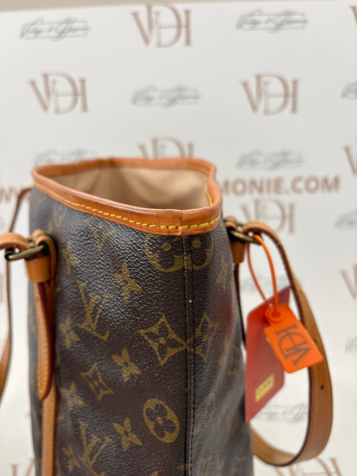 018282 - Louis Vuitton Bucket GM