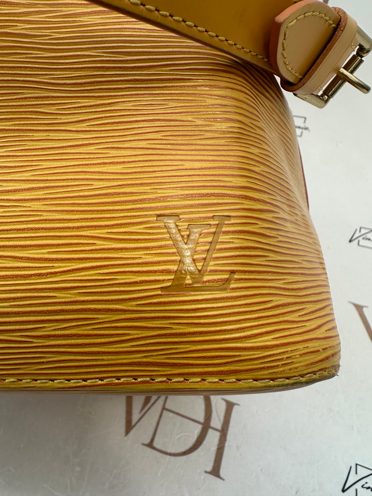 017929 - Louis Vuitton Yellow Epi Noè