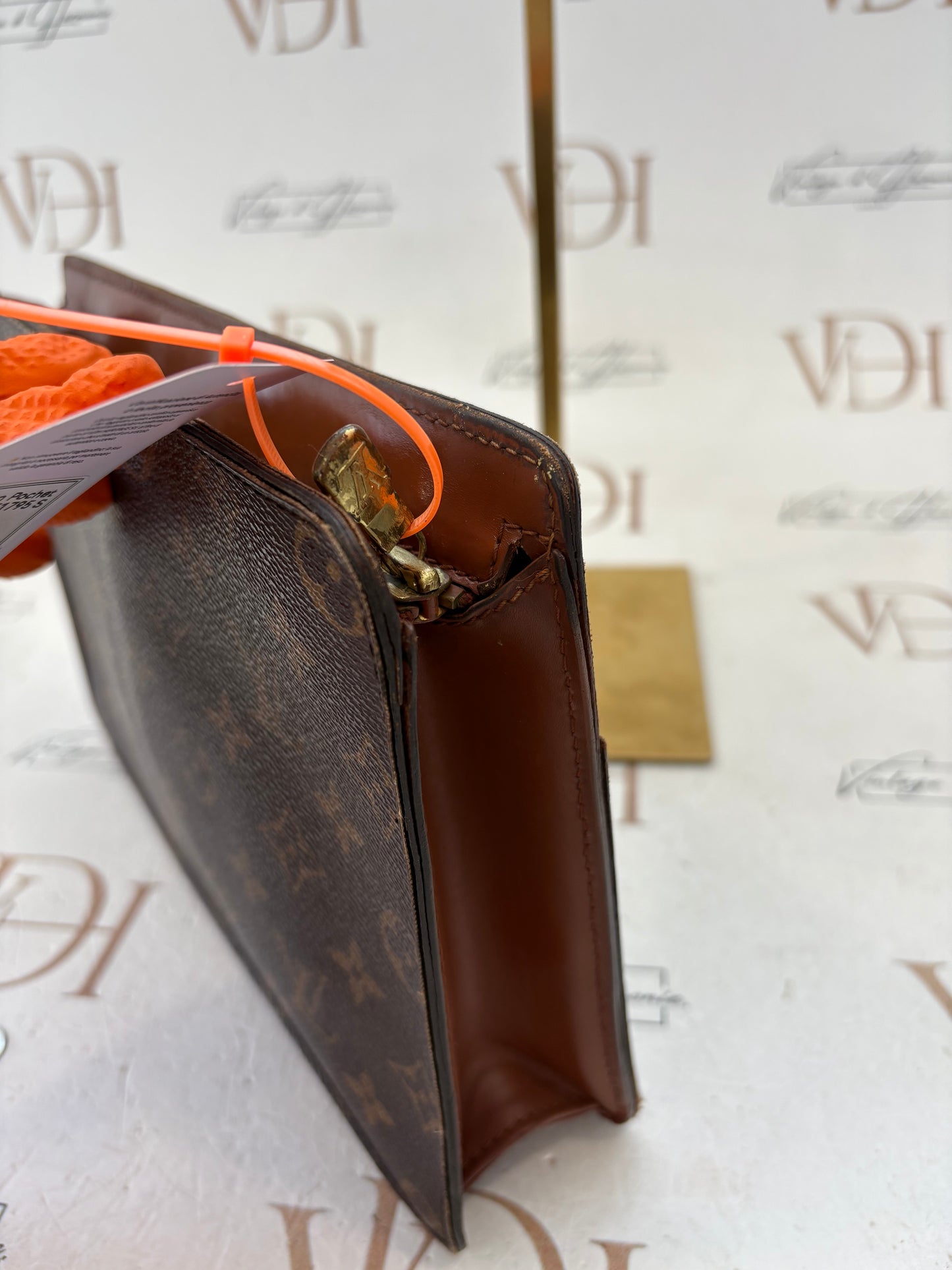 018390 - Louis Vuitton Pochette Homme