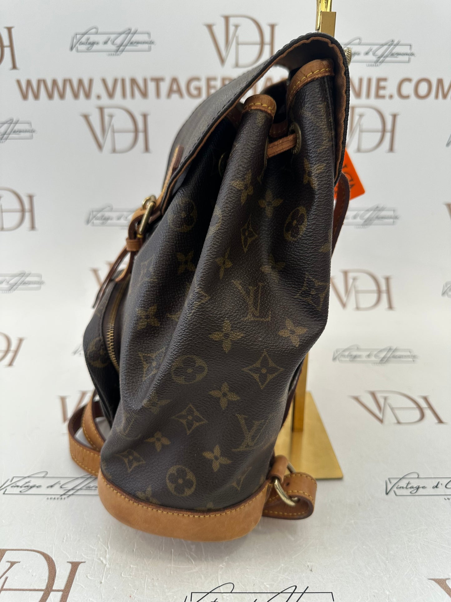 017912 - Louis Vuitton Montsouris MM