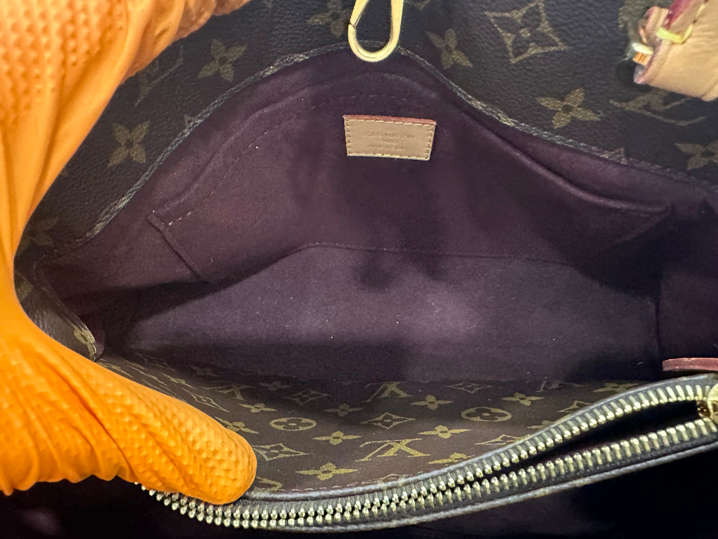 382825 - Louis Vuitton Montaigne