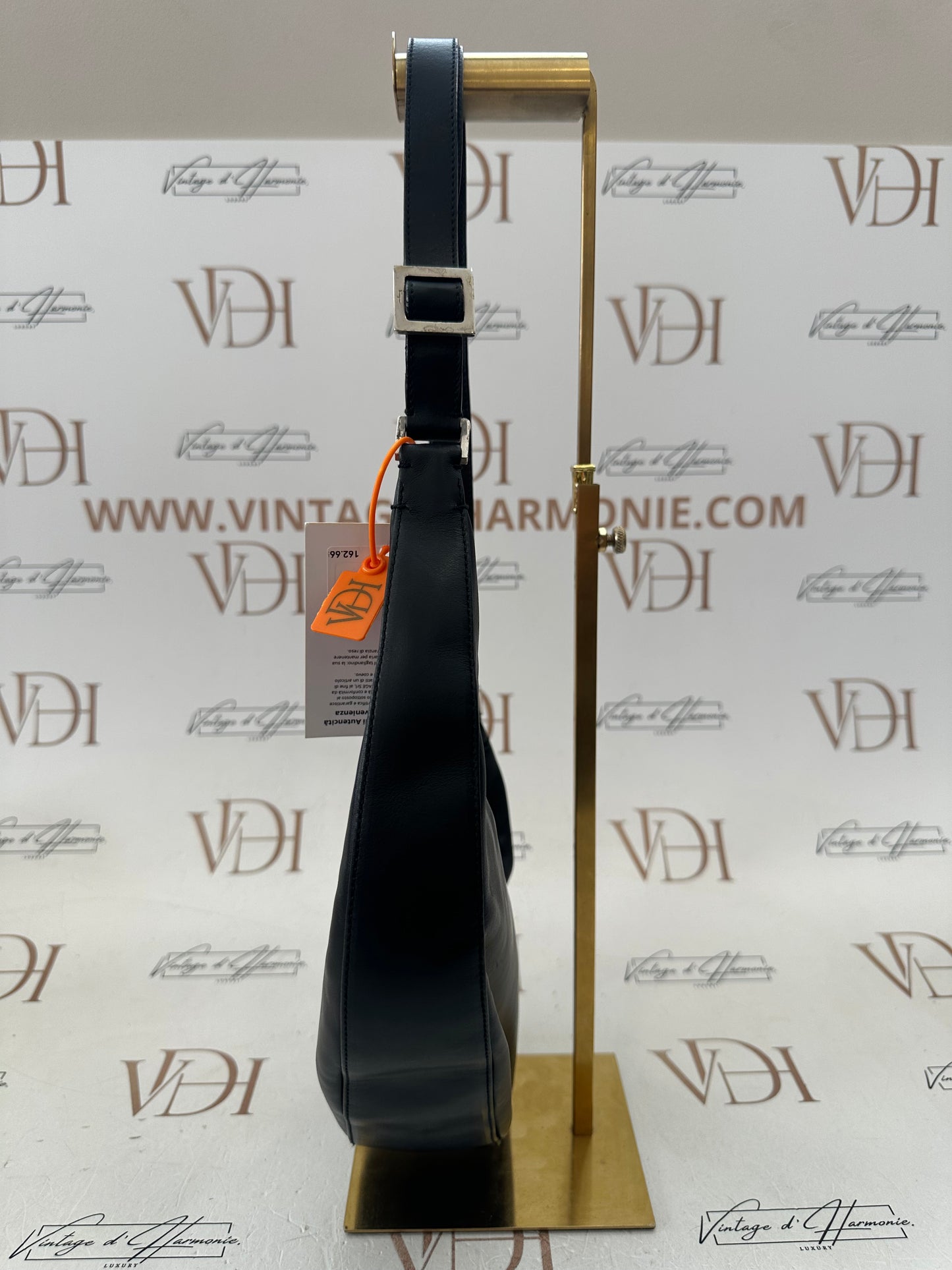 018086 - Salvatore Ferragamo Black