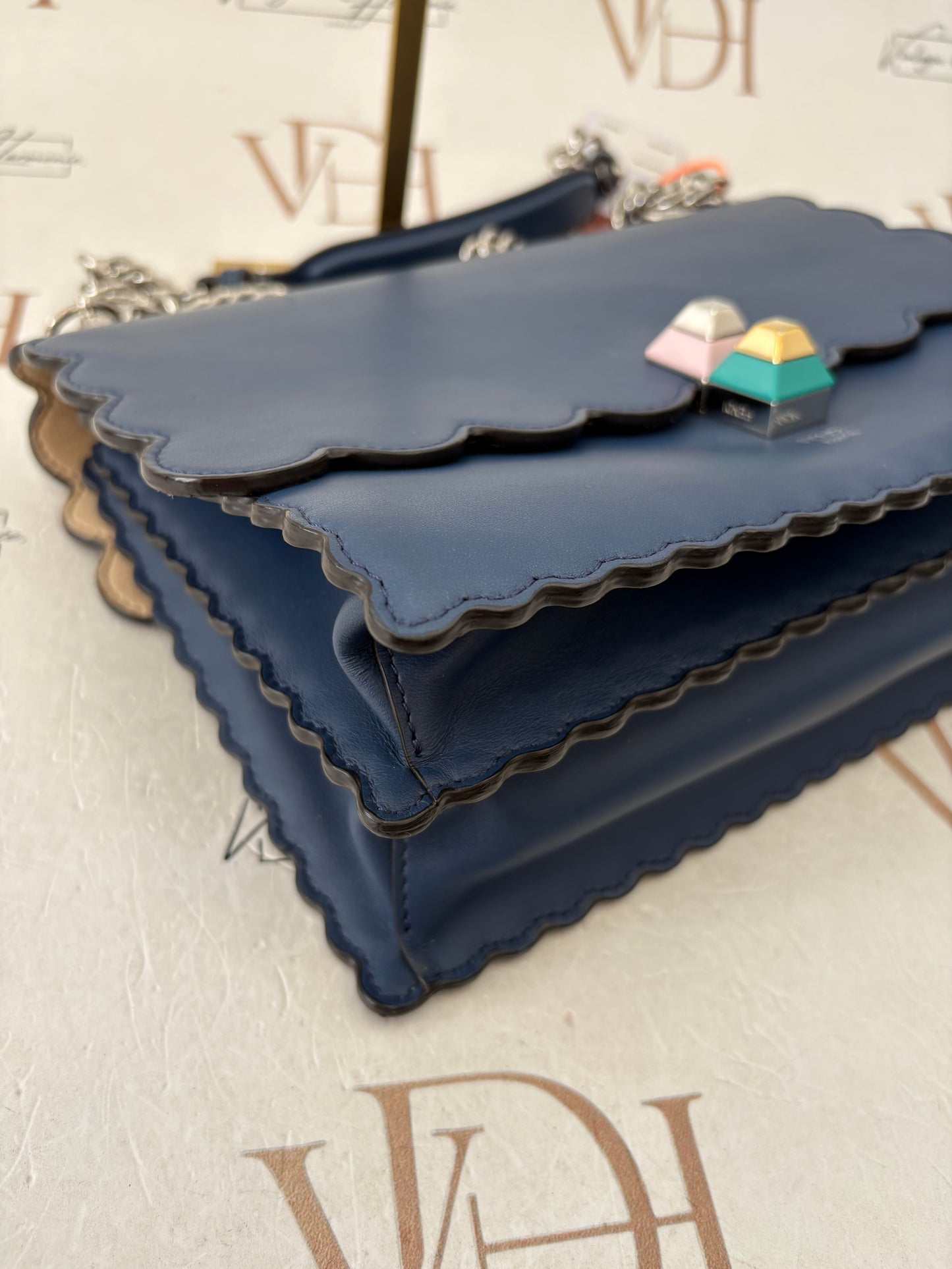 383700 - Fendi Kan