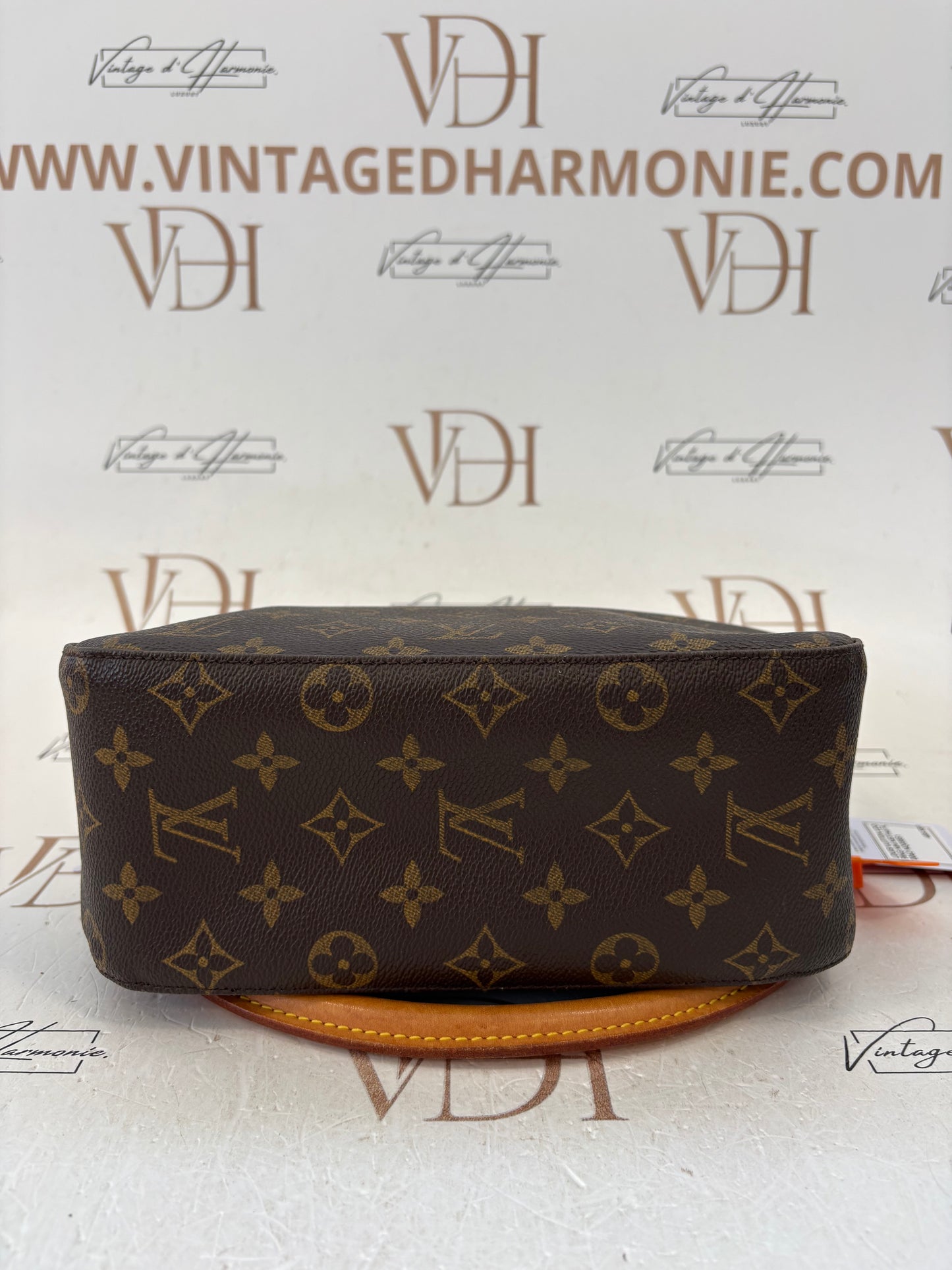 018320 - Louis Vuitton Looping MM