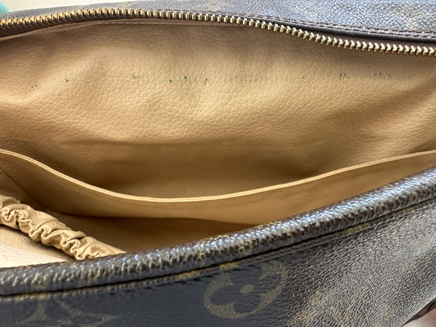 Louis Vuitton Trousse Toilette 28