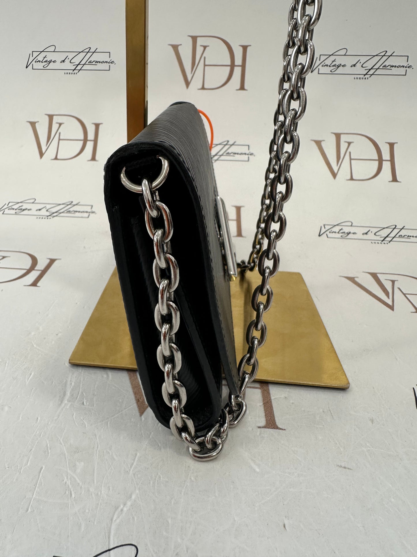 102322 - Louis Vuitton Twist