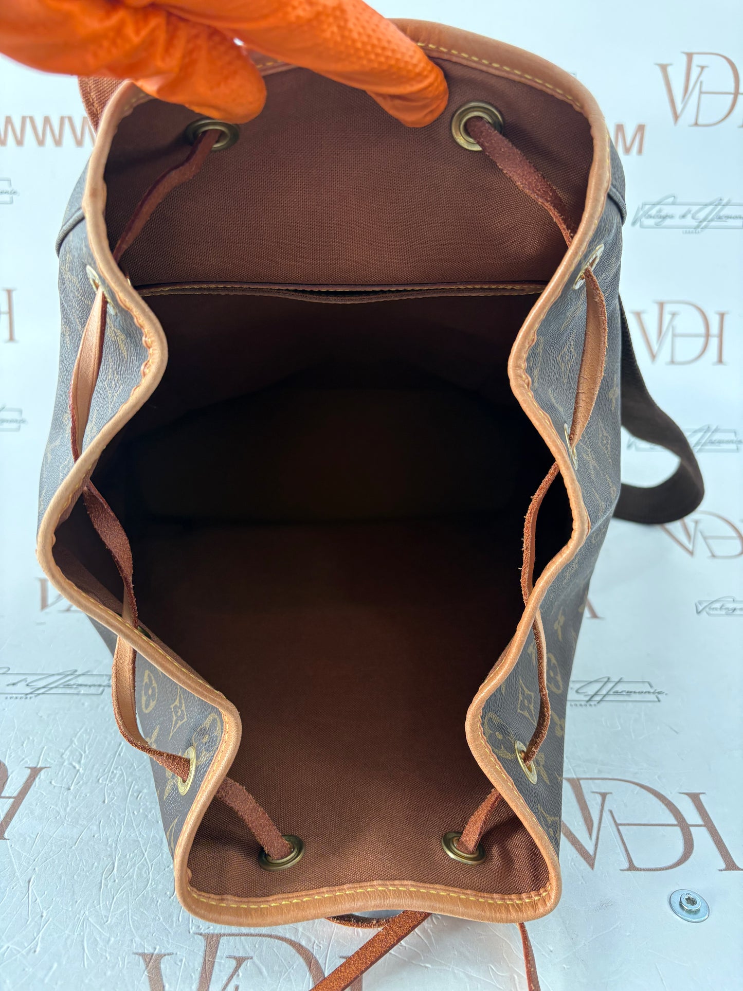 018842 - Louis Vuitton Montsouris GM